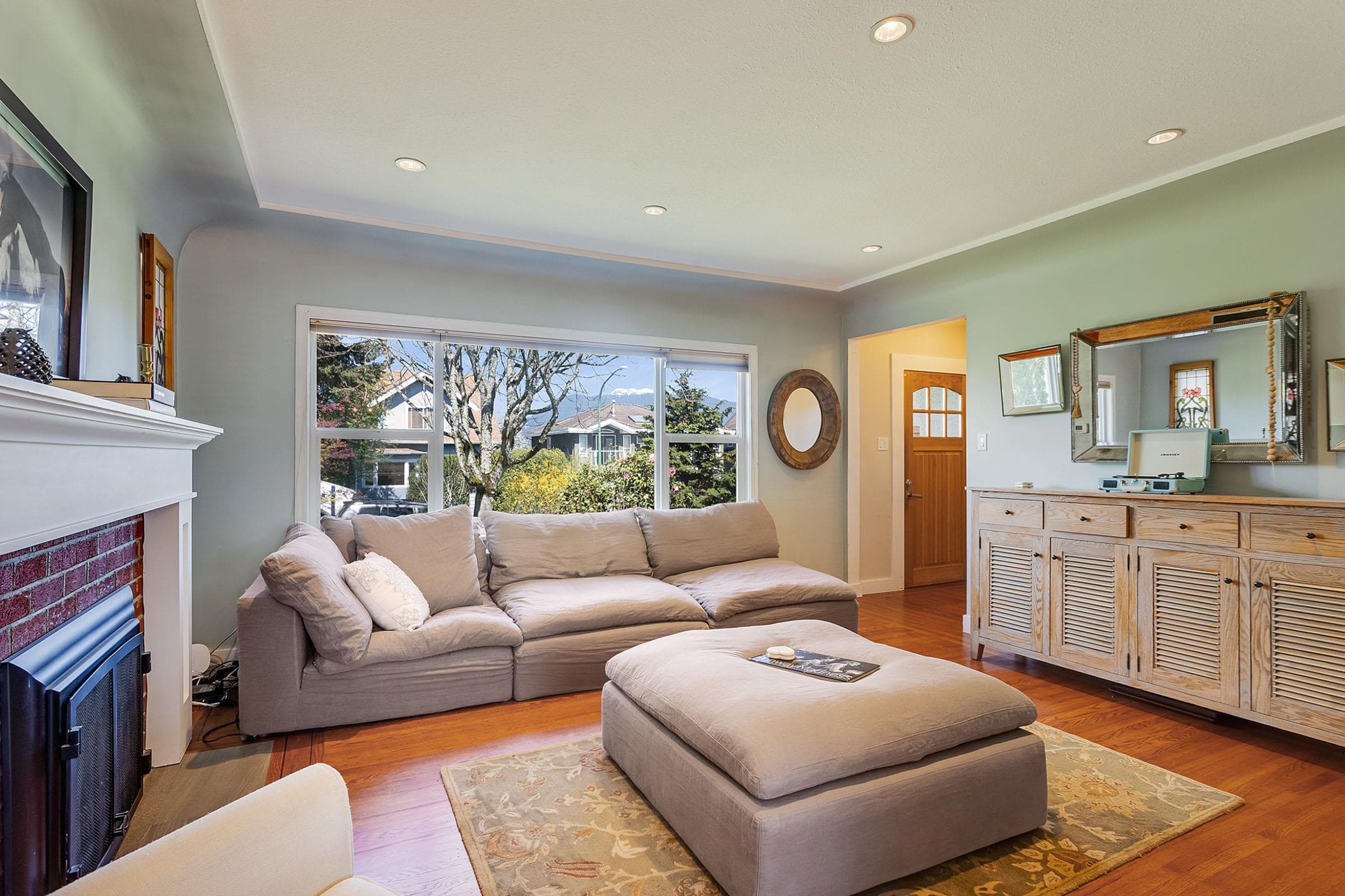 4046 Eton Street, Burnaby, V5C 1J7 — photo 2