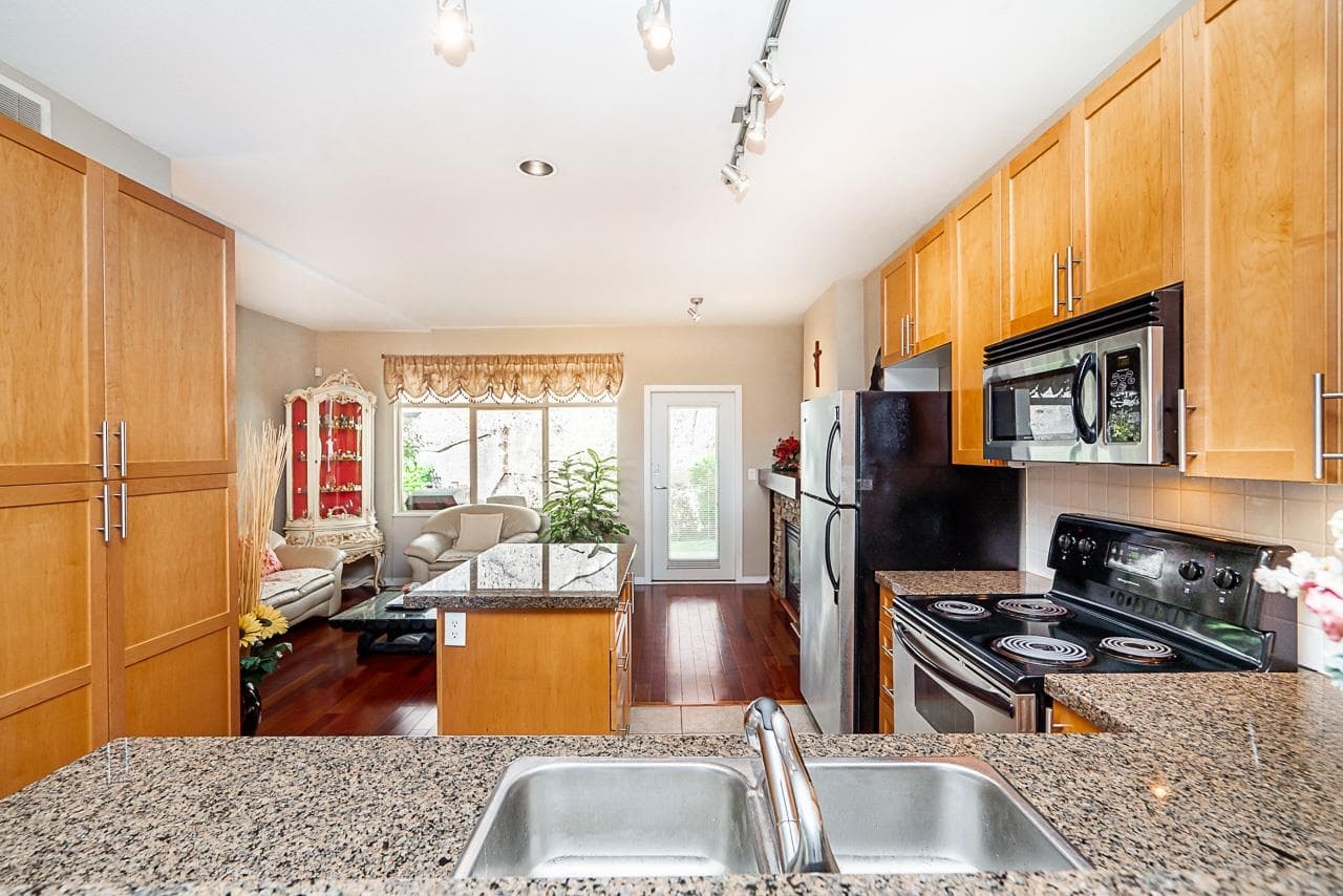 6 - 320 Decaire Street, Coquitlam, V3K 7C3 — photo 4