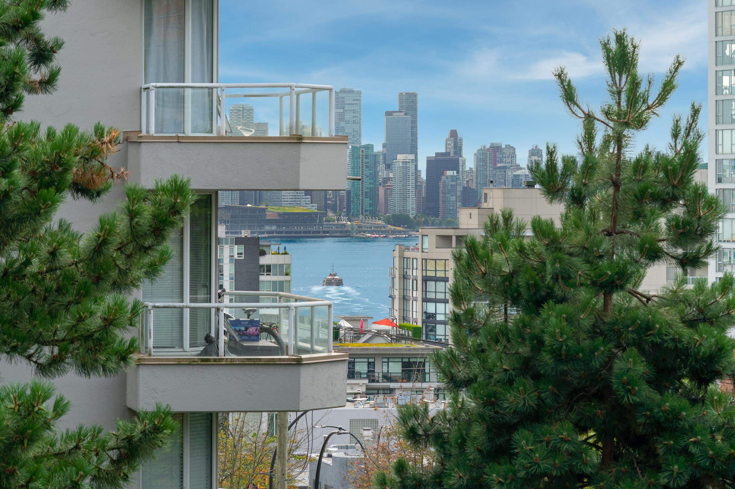 303 - 444 Lonsdale Avenue, North Vancouver, V7M 3H5 — photo 1