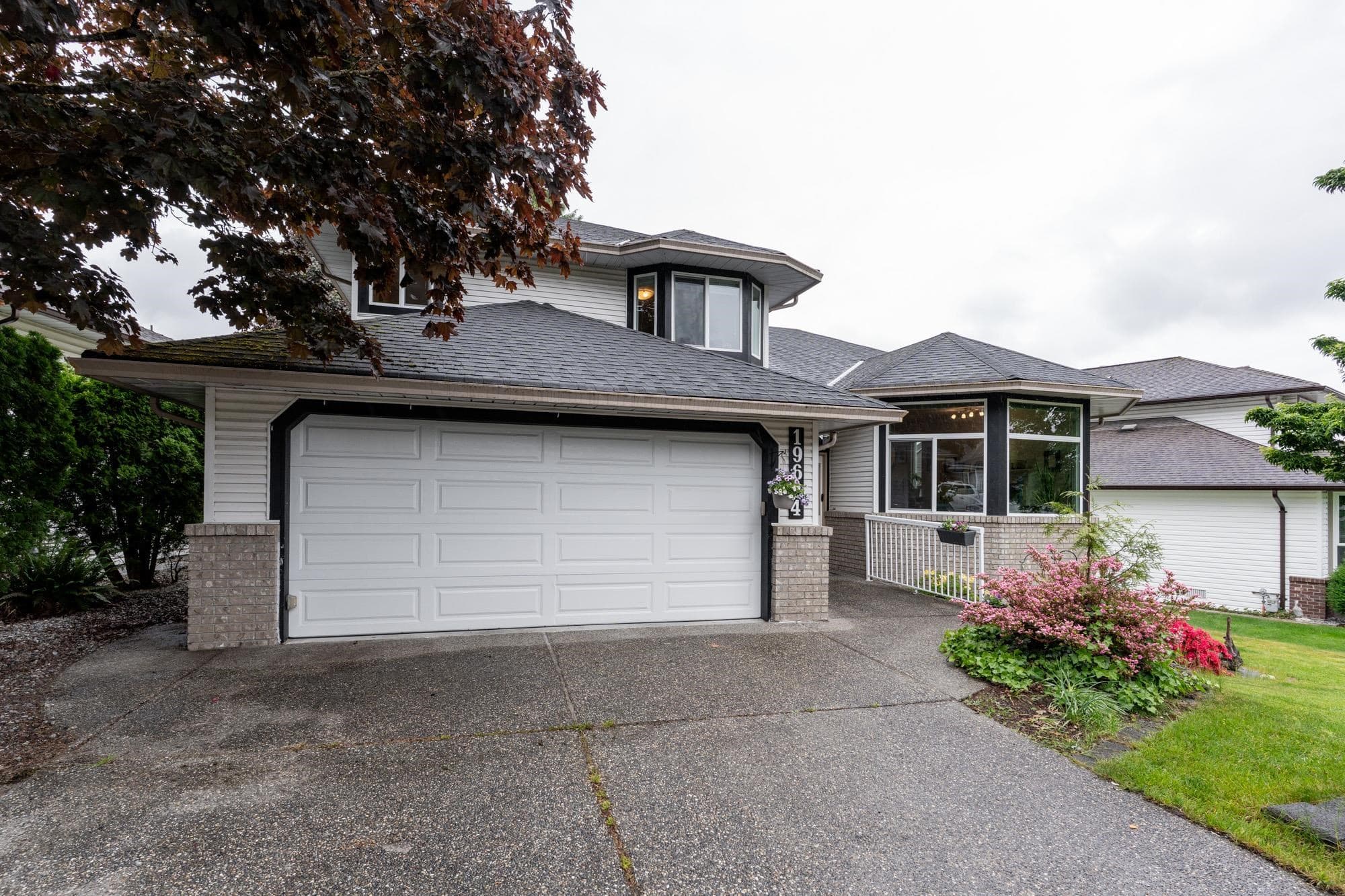 19624 Somerset Drive, Pitt Meadows, V3Y 2L4 — photo 2