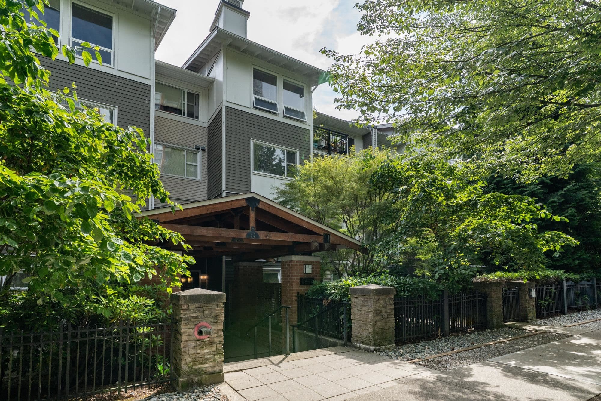 415 - 6888 Southpoint Drive, Burnaby, V3N 5E3 — photo 2