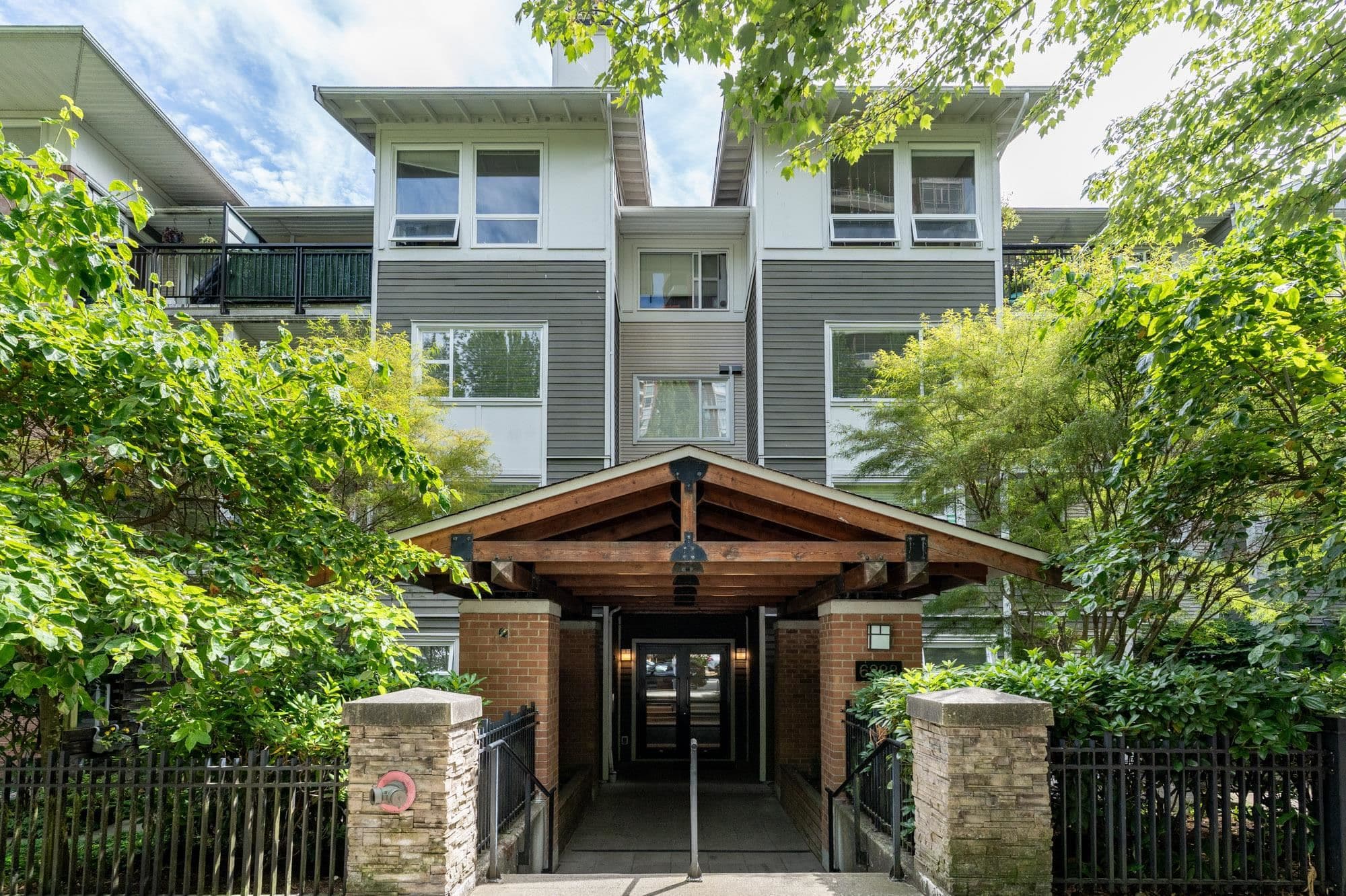 415 - 6888 Southpoint Drive, Burnaby, V3N 5E3 — photo 4