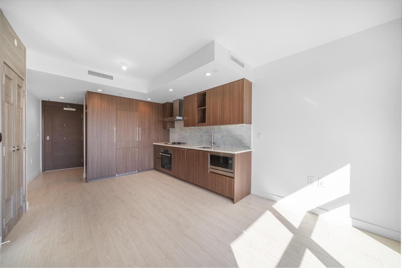 1517 - 1768 Cook Street, Vancouver, V5Y 3J6 — photo 2