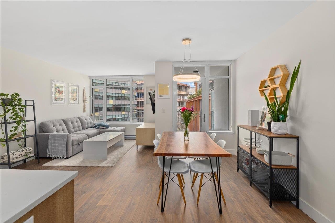 607 - 258 Nelson's Court, New Westminster