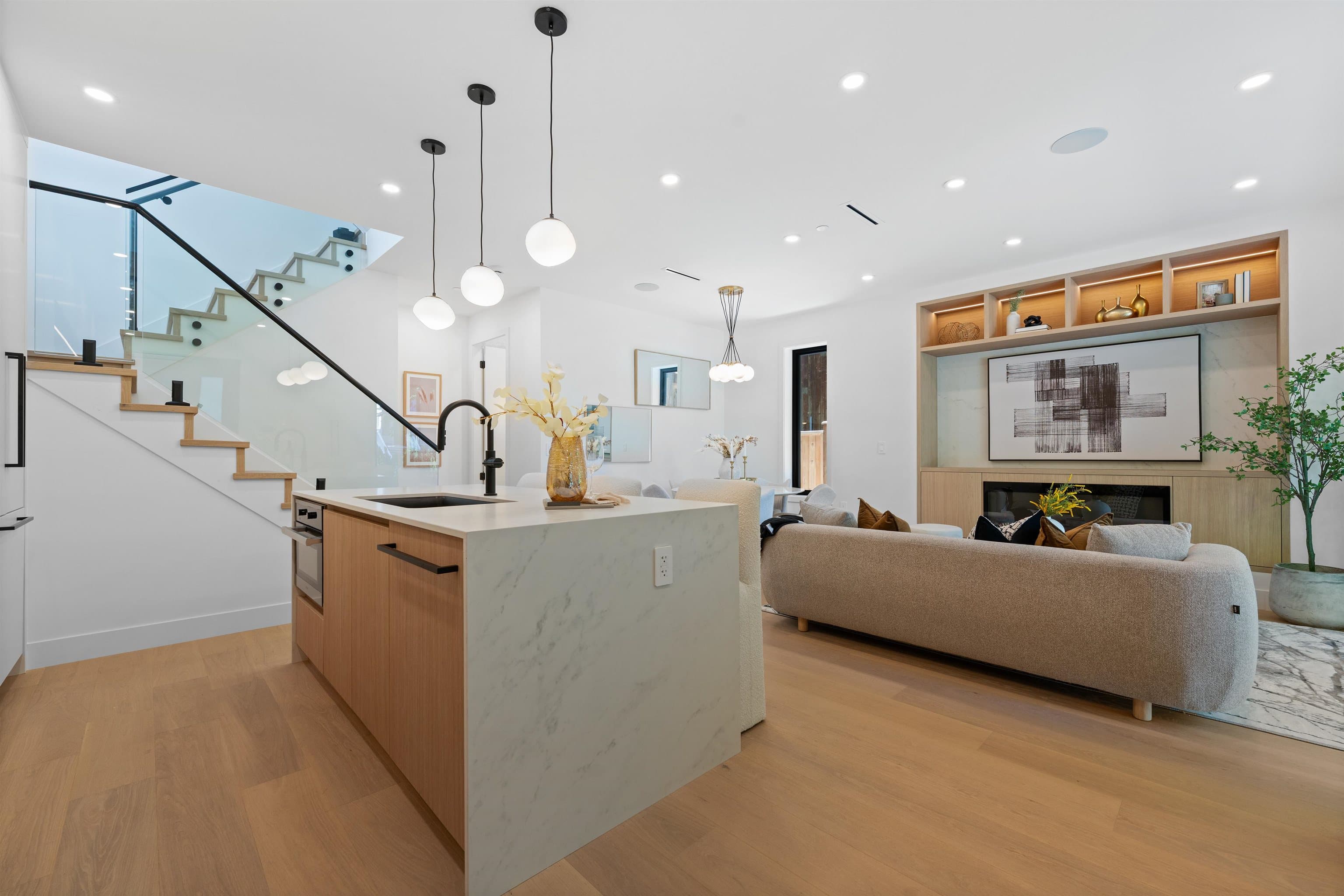 1 - 2858 W 12th Avenue, Vancouver, V6K 2P9 — photo 2