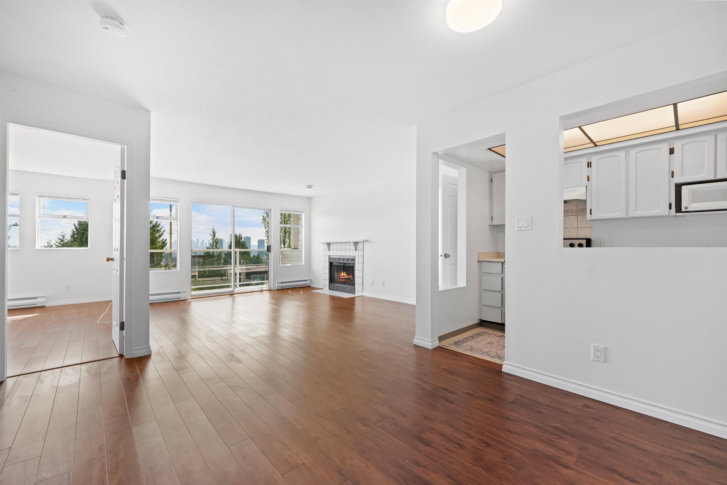 211 - 5335 Hastings Street, Burnaby, V5B 1P9 — photo 2