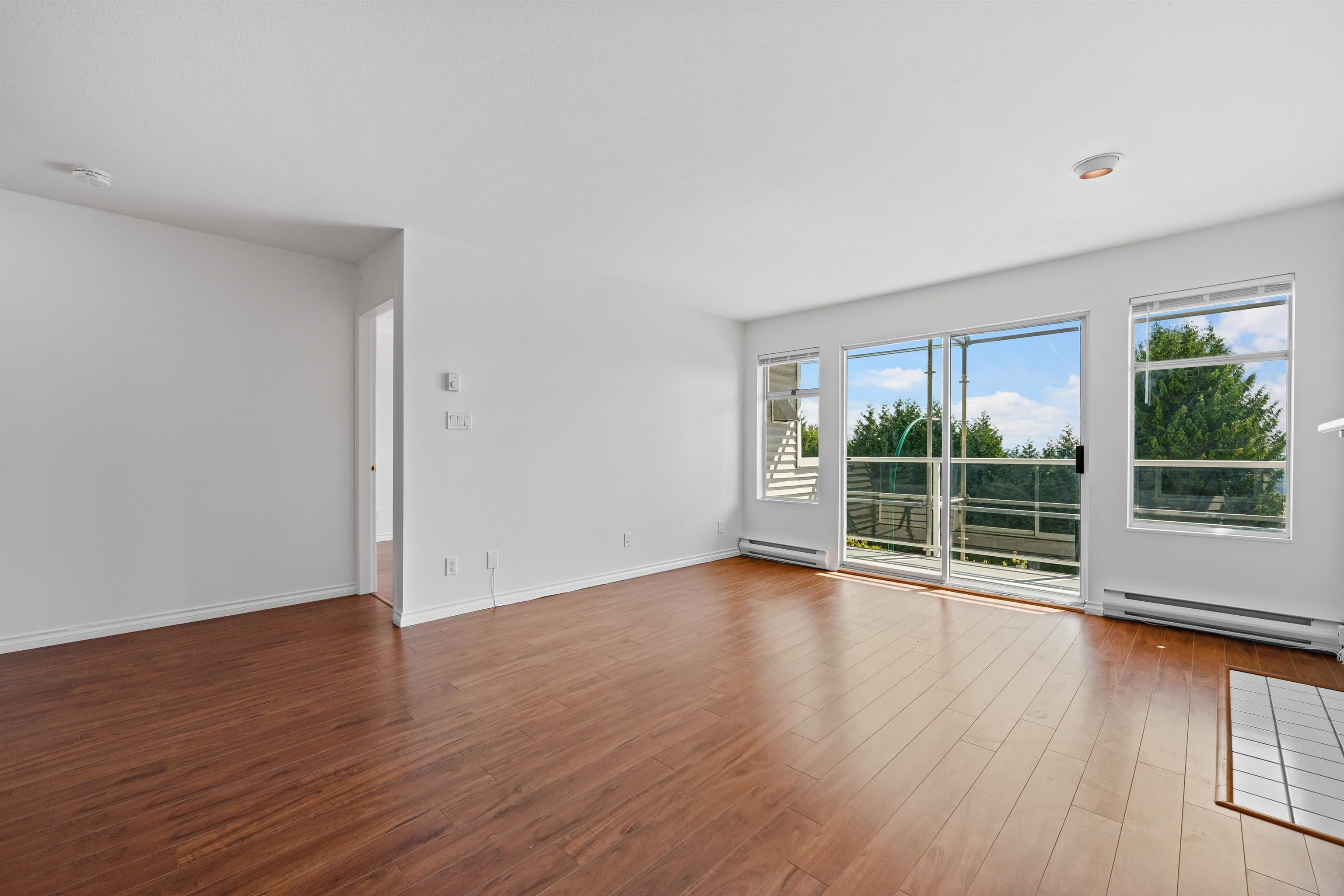 211 - 5335 Hastings Street, Burnaby, V5B 1P9 — photo 5