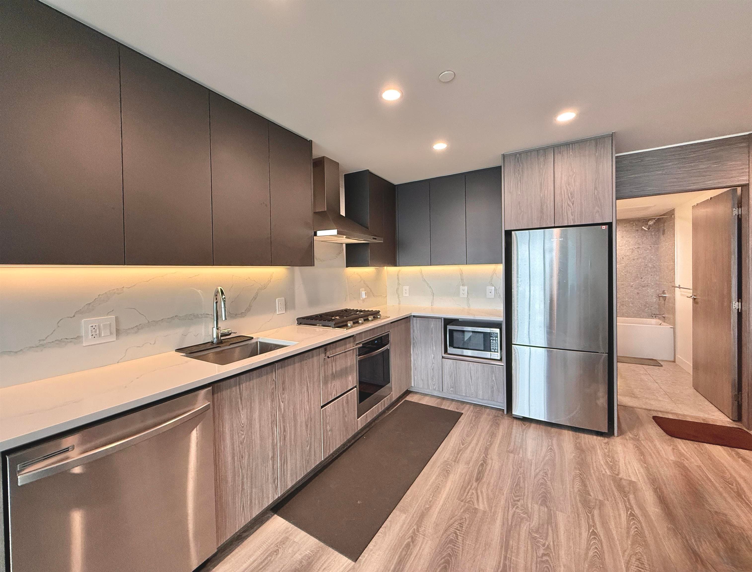 1802 - 10750 135a Street, Surrey, V3T 0V4 — photo 1