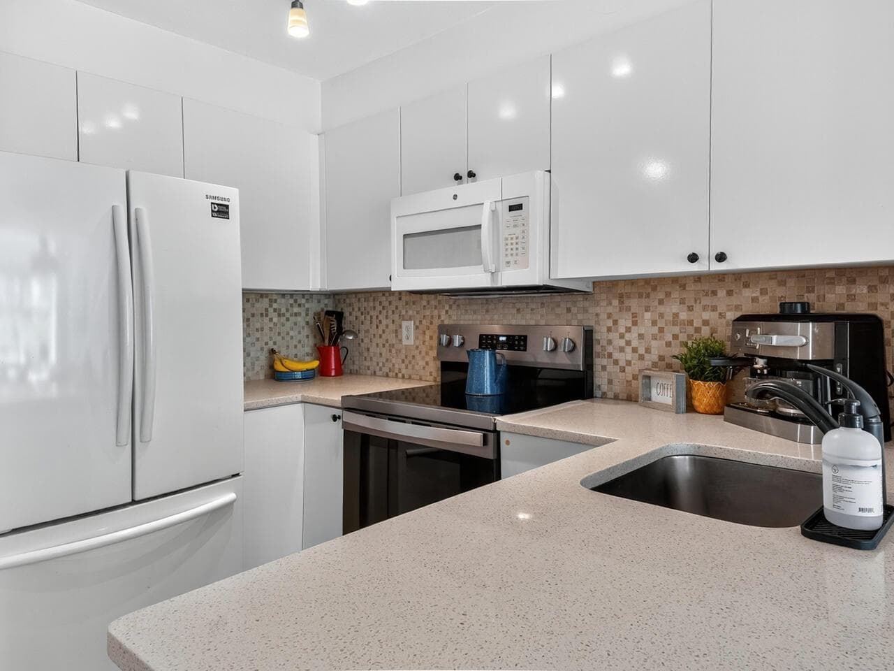 302 - 2388 Triumph Street, Vancouver, V5L 1L5 — photo 4