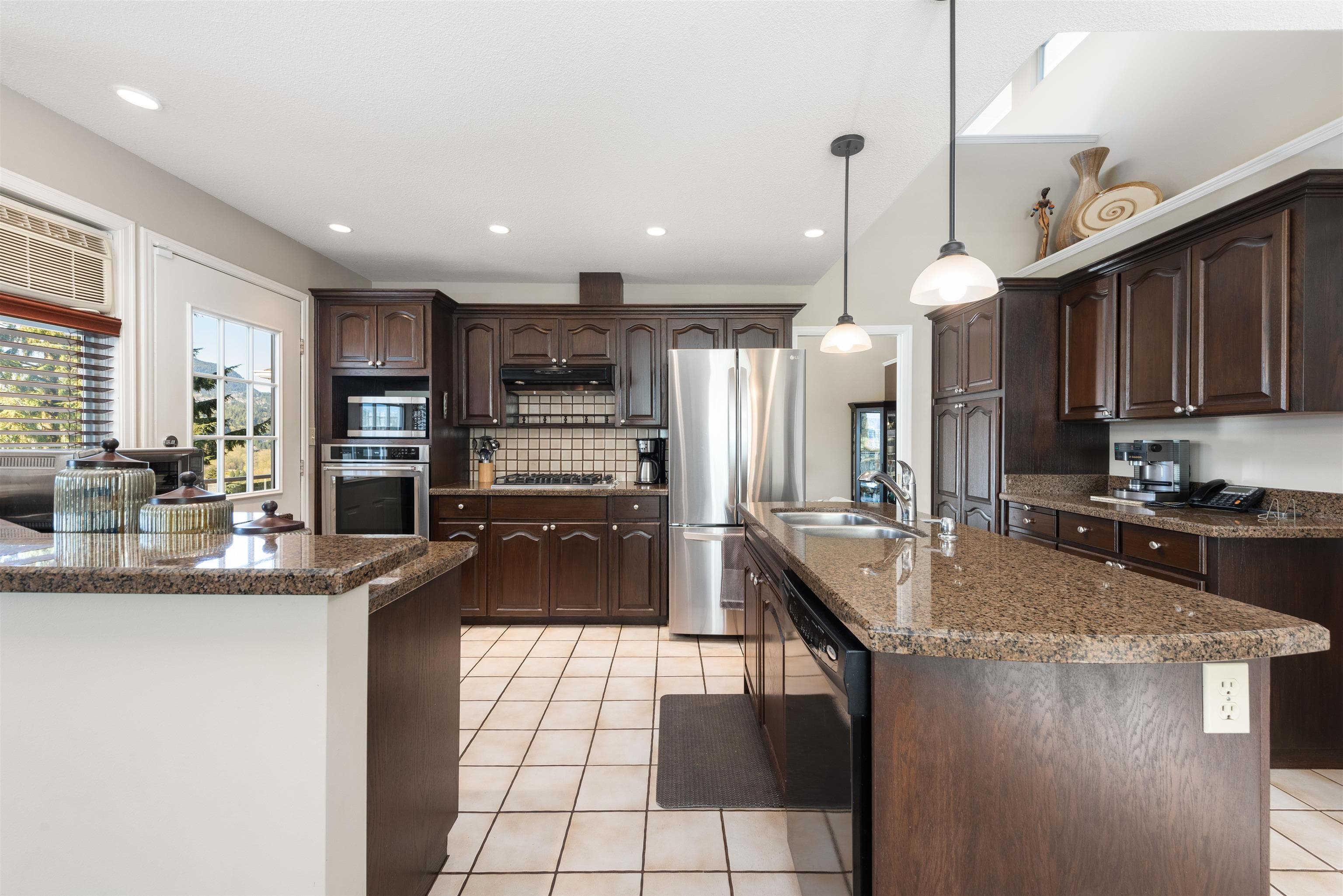 3173 Leeward Court, Coquitlam, V3C 5A9 — photo 3