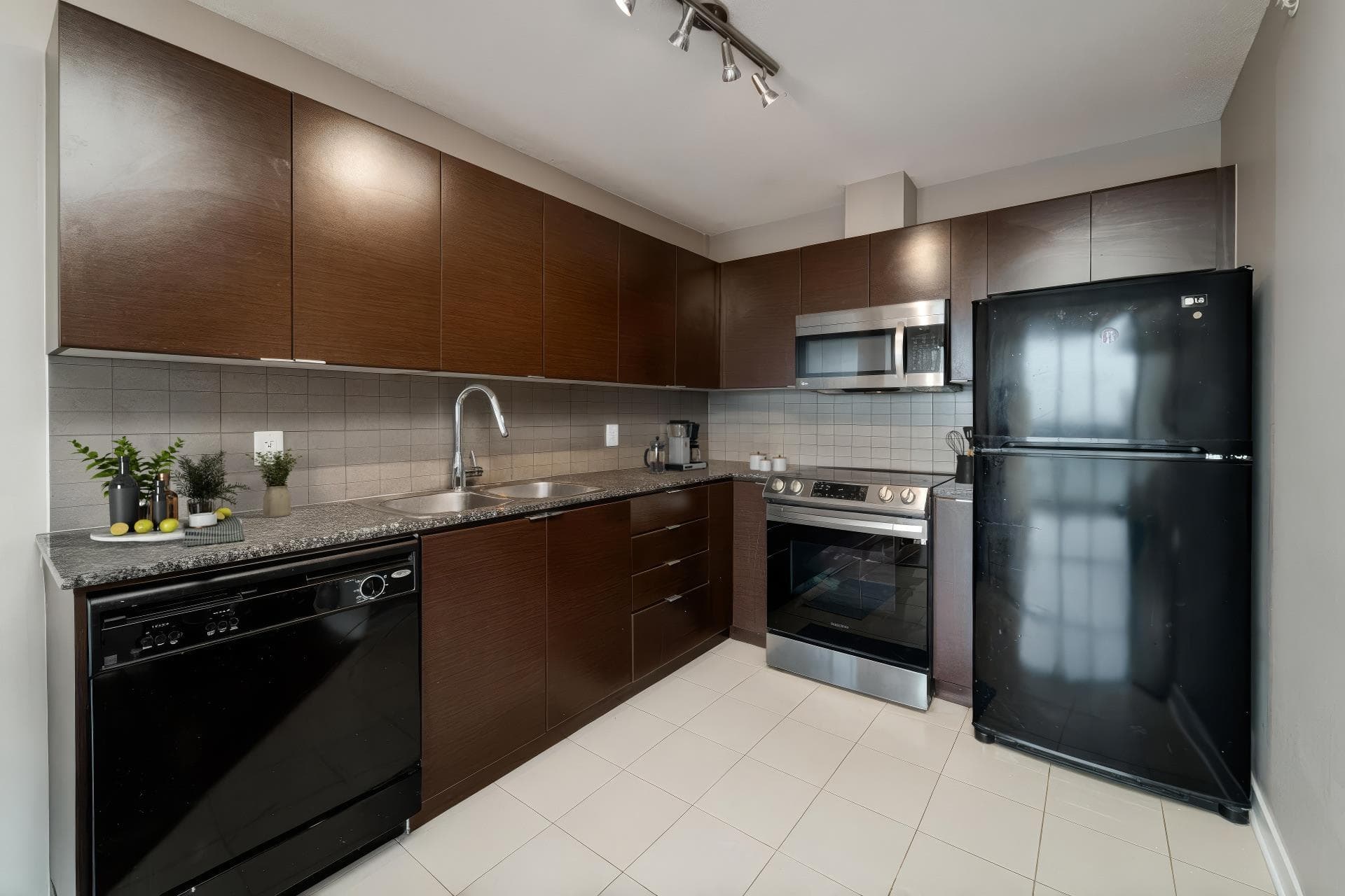 3105 - 13618 100 Avenue, Surrey, V3T 0A8 — photo 4