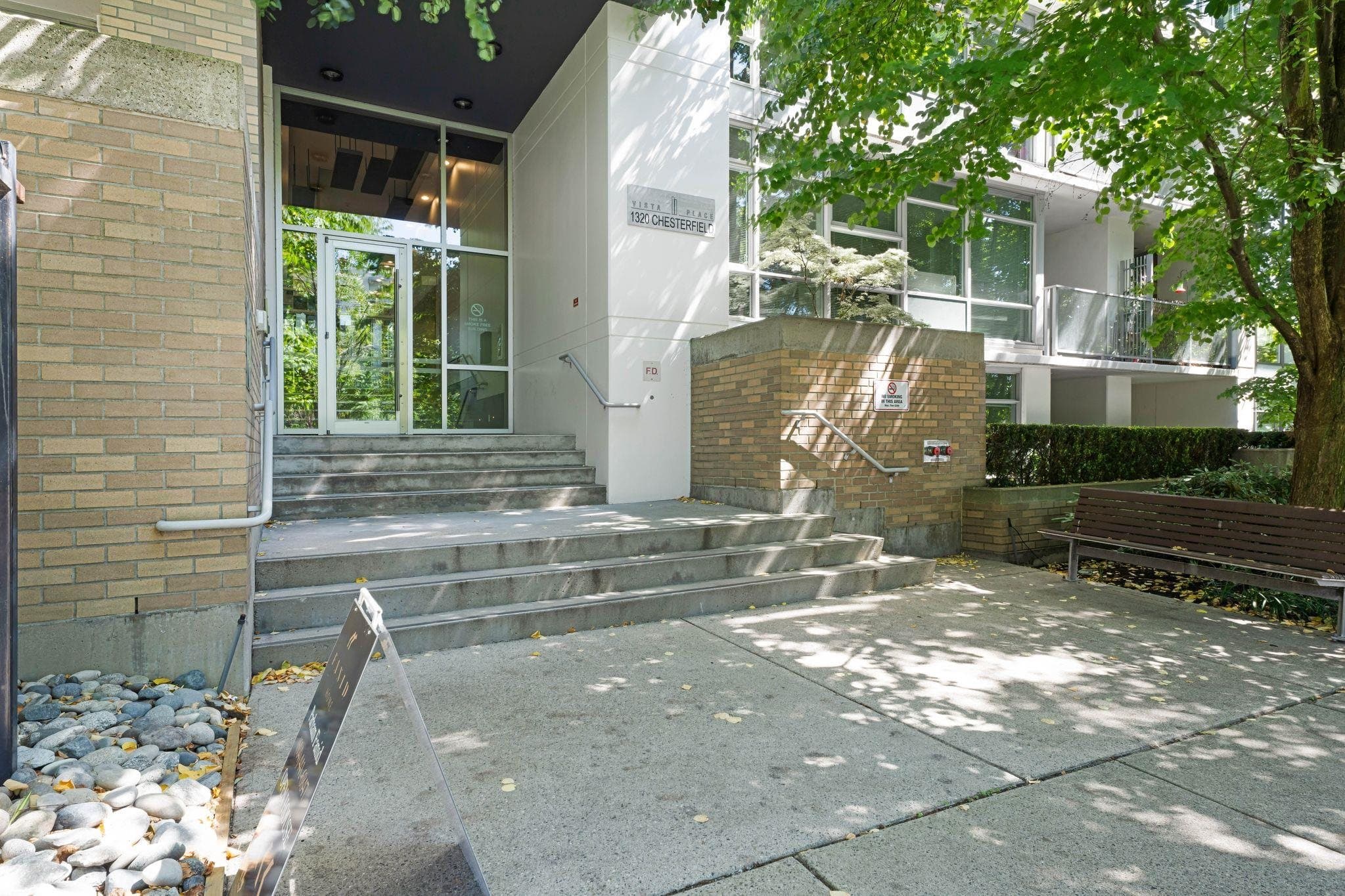 1706 - 1320 Chesterfield Avenue, North Vancouver, V7M 0A6 — photo 3
