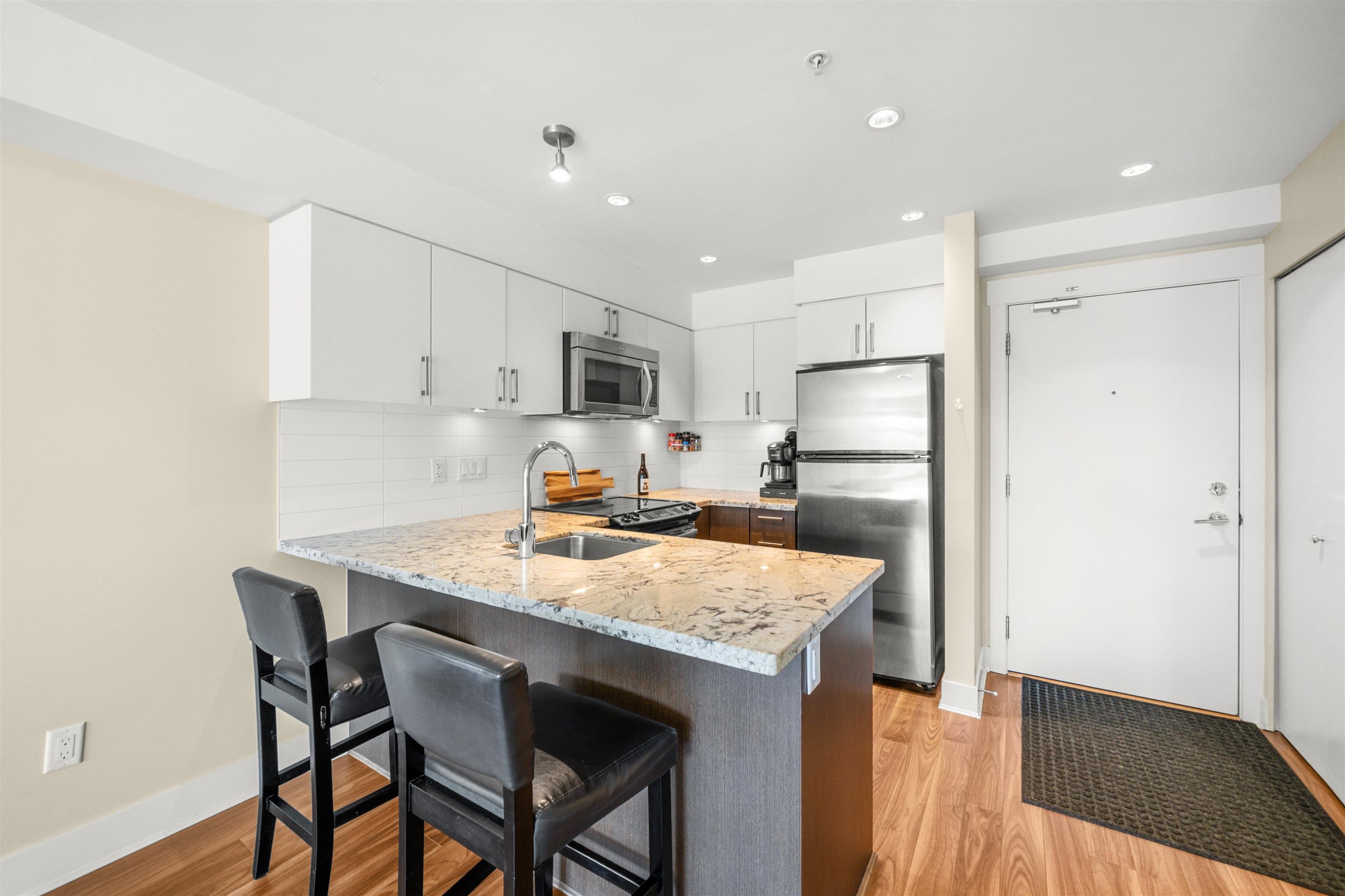 319 - 85 Eighth Avenue, New Westminster, V3L 0E9 — photo 2
