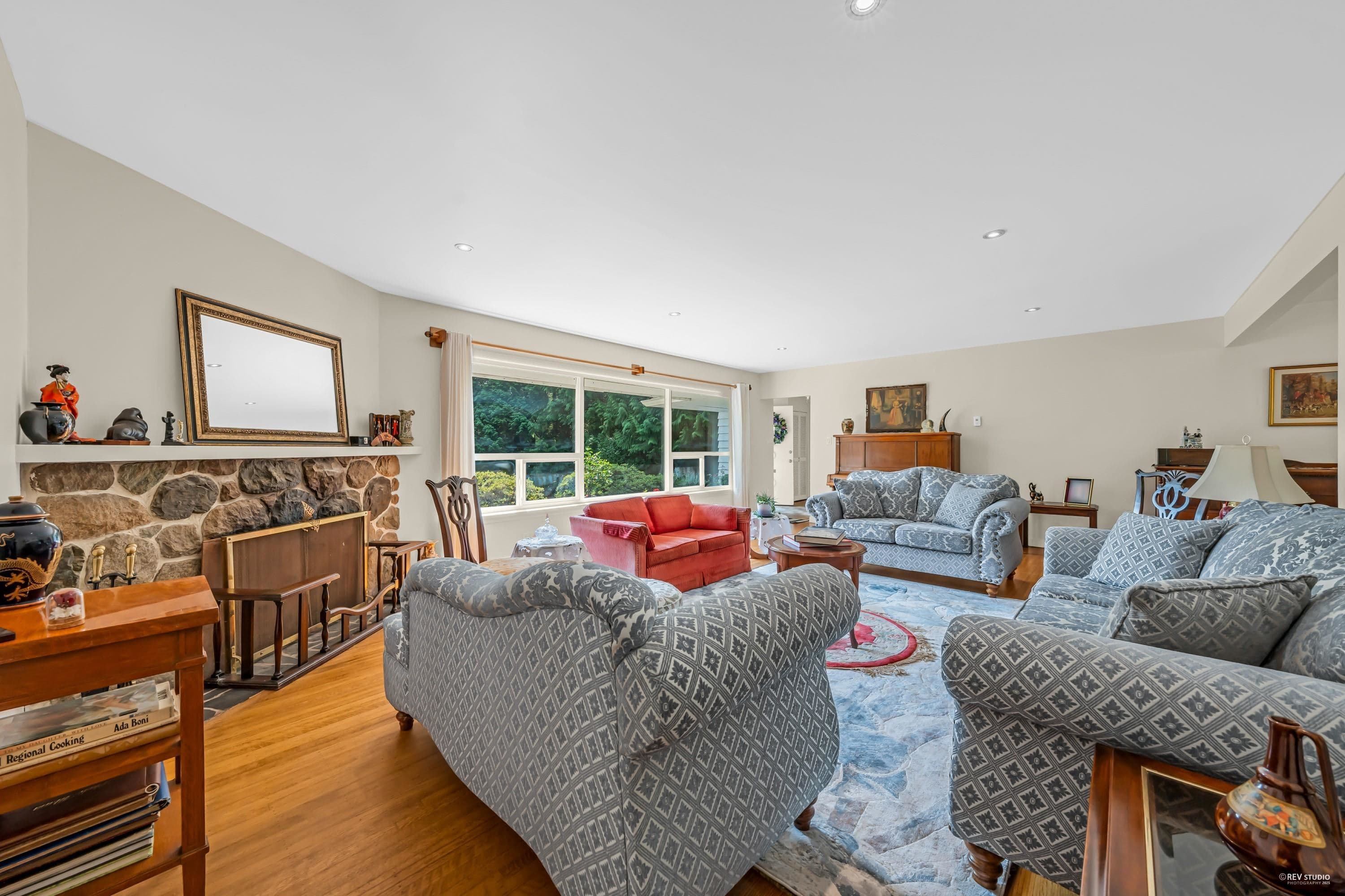 410 Hadden Drive, West Vancouver, V7S 1E9 — photo 4