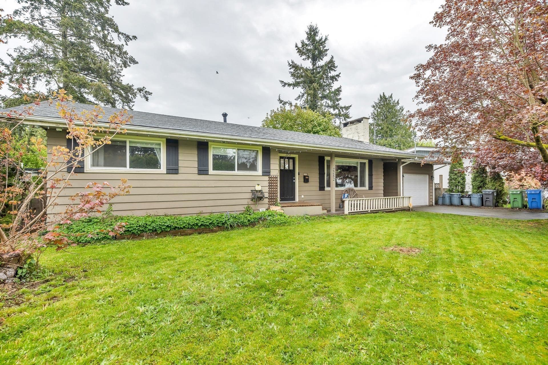 2252 Bakerview Street, Abbotsford, V2T 3B4 — photo 2