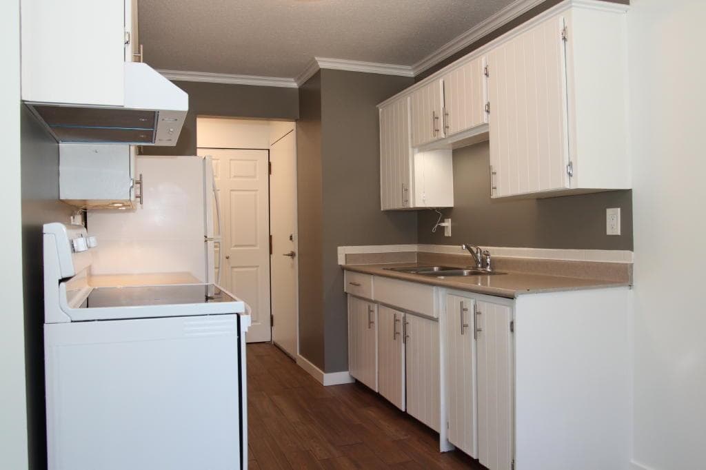 301 - 33664 Marshall Road, Abbotsford, V2S 6E8 — photo 2