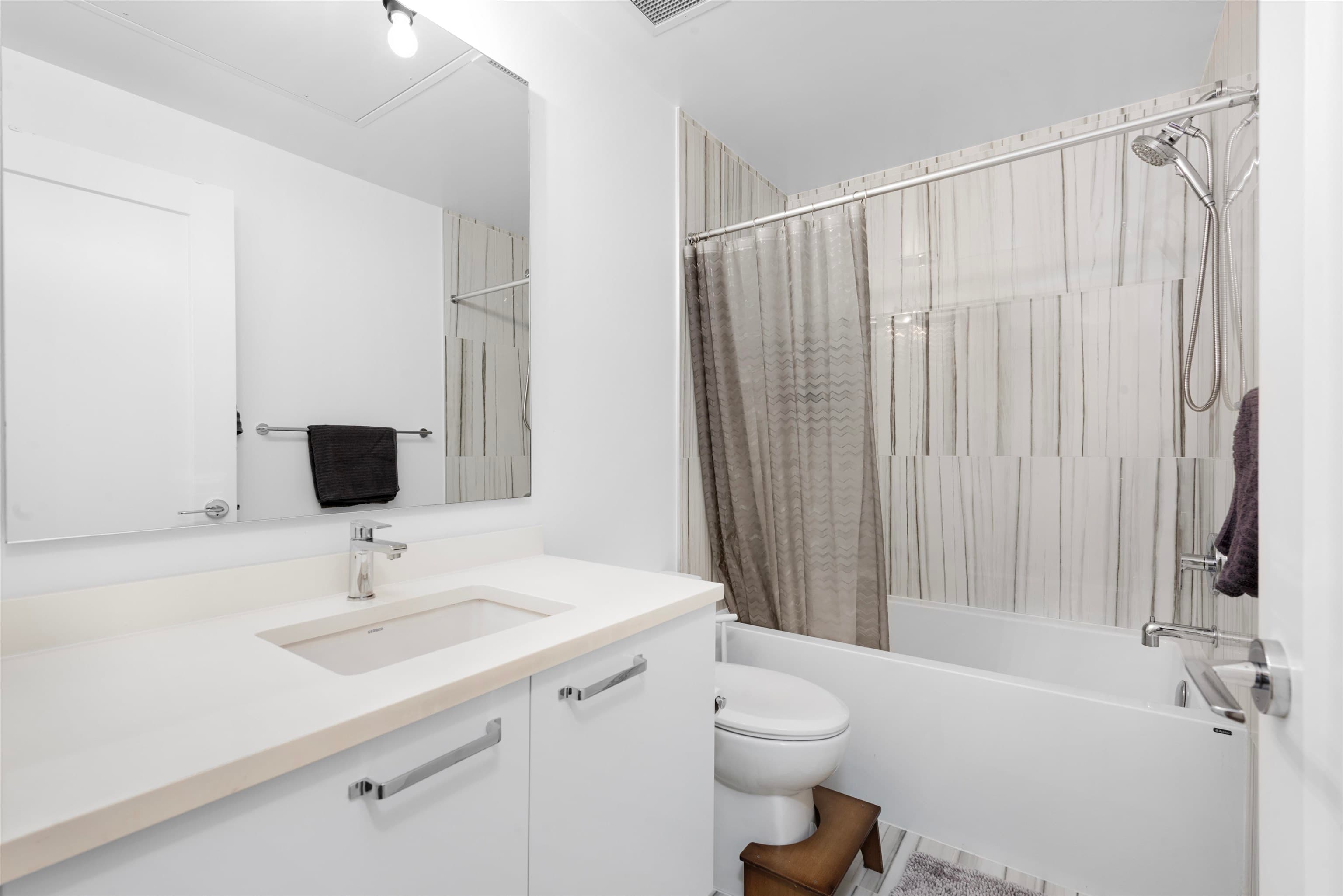 305 - 18811 72 Avenue, Surrey, V4N 1M9 — photo 4