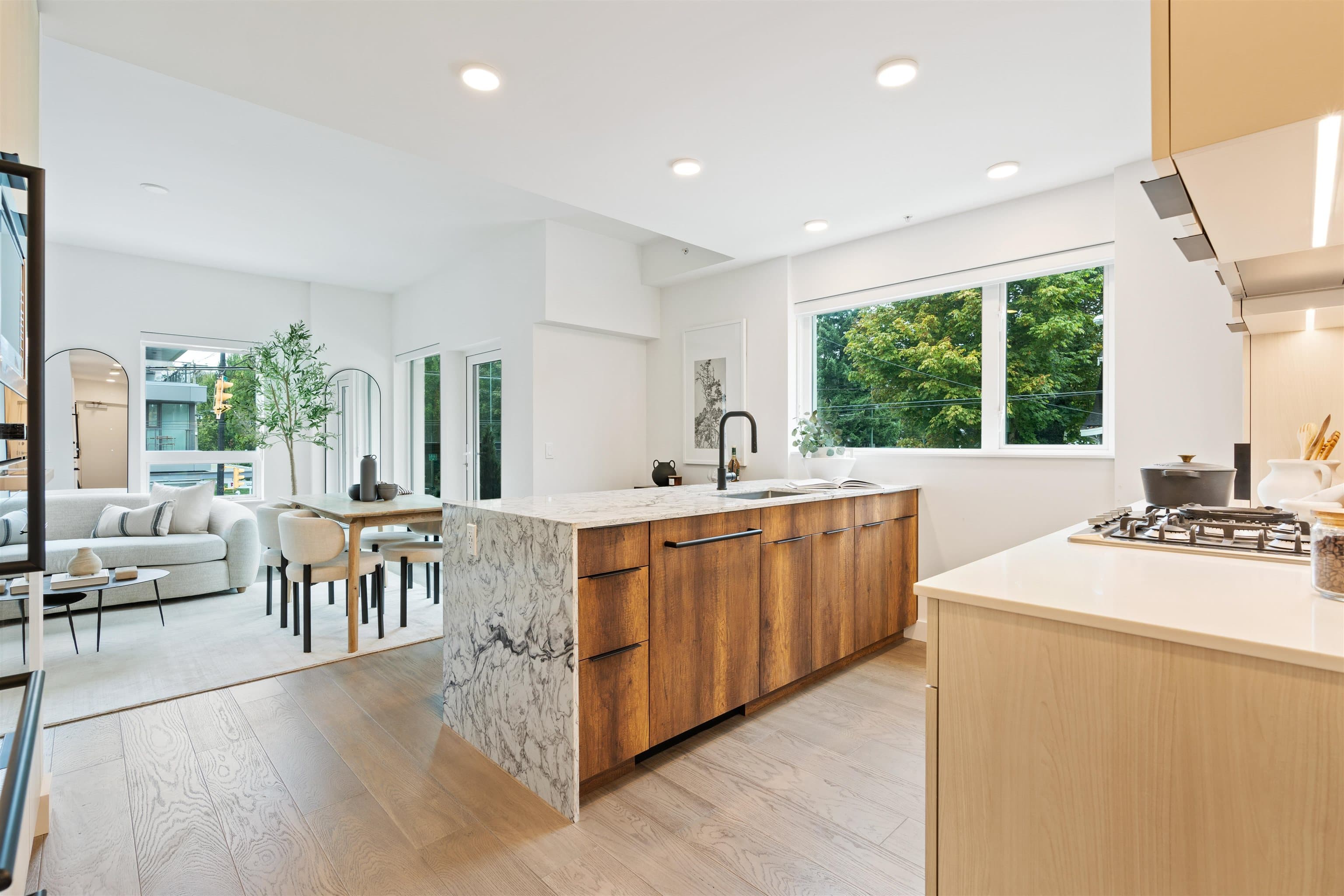 201 - 3590 W 39th Avenue, Vancouver, V6B 3A4 — photo 3