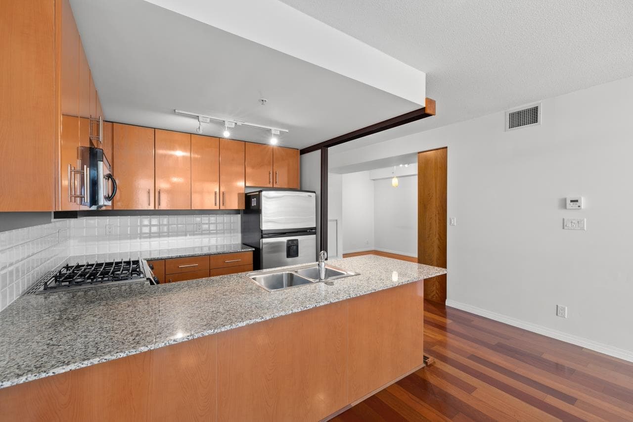 307 - 100 E Esplanade Avenue, North Vancouver, V7L 4V1 — photo 5
