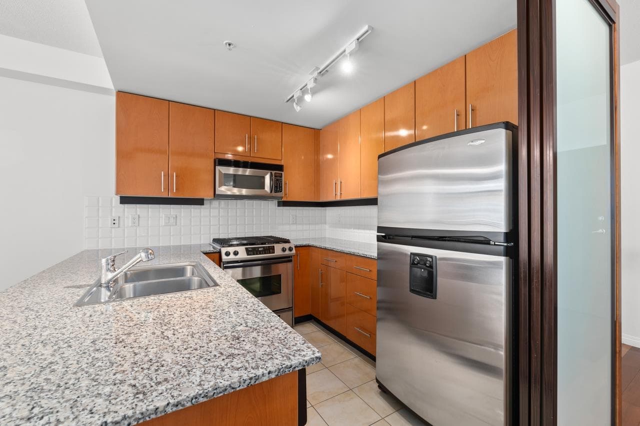307 - 100 E Esplanade Avenue, North Vancouver, V7L 4V1 — photo 4