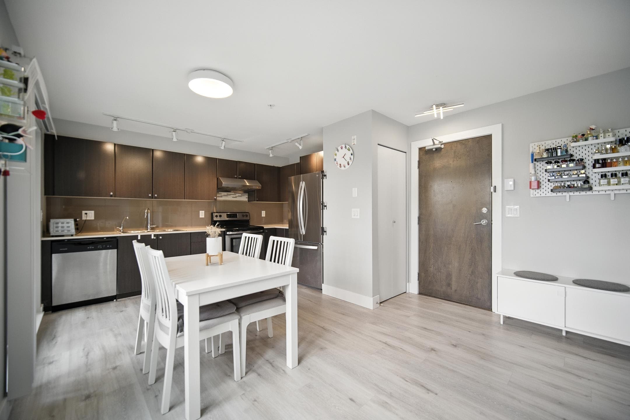 305 - 13740 75a Avenue, Surrey, V3W 0E8 — photo 4