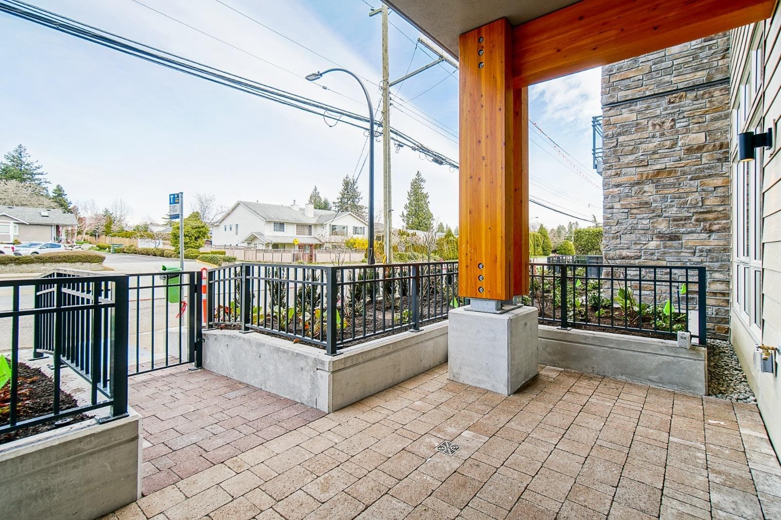 103 - 14022 North Bluff Road, Surrey, V4B 3C3 — photo 2