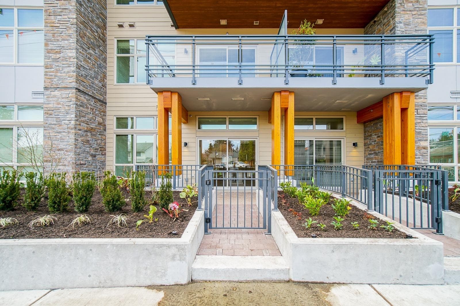 103 - 14022 North Bluff Road, Surrey