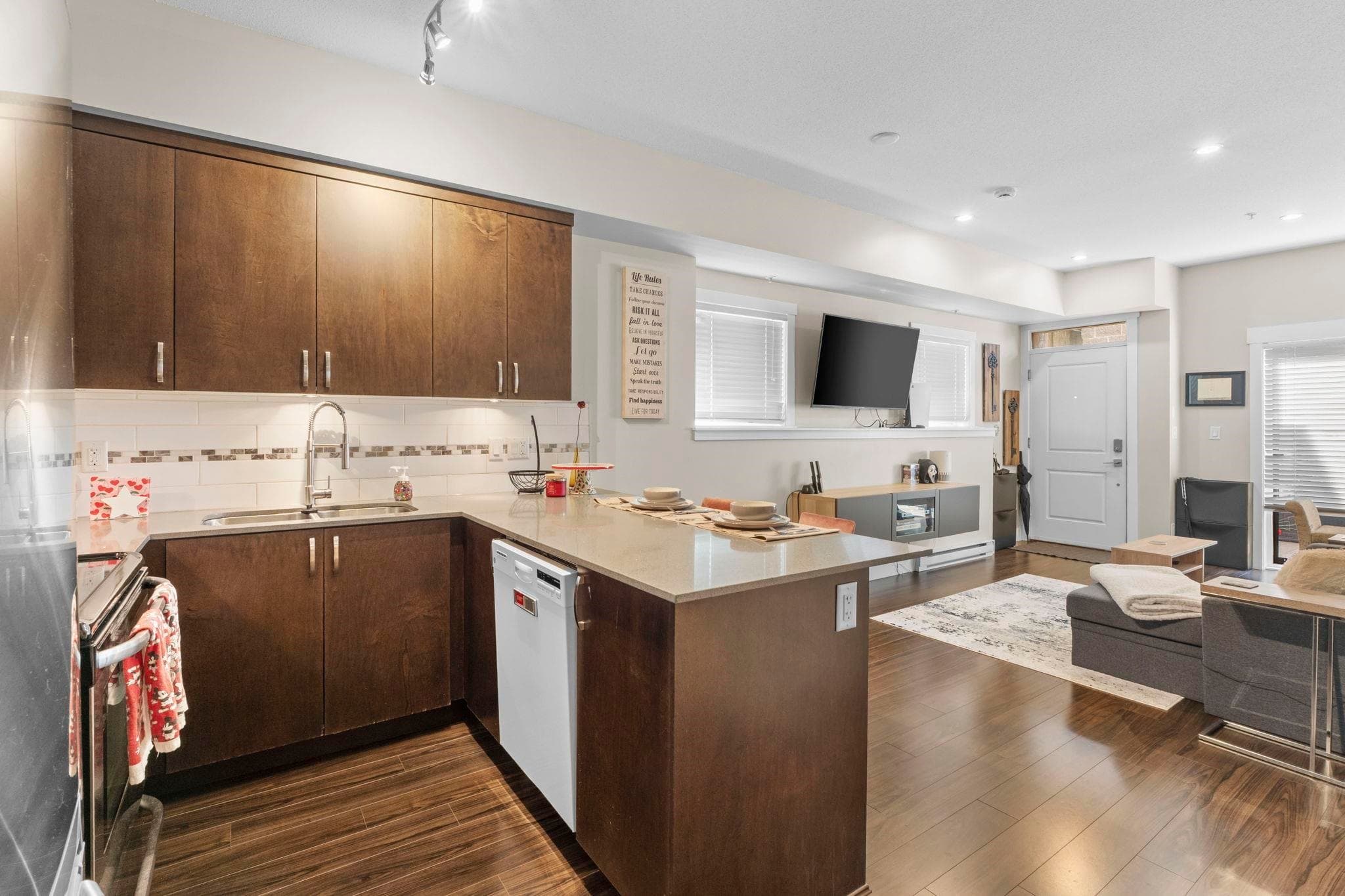 16 - 838 Royal Avenue, New Westminster, V3M 1J9 — photo 4