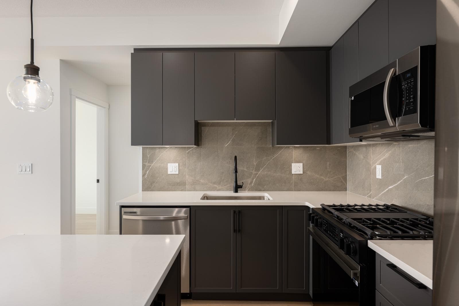 409 - 3465 146a Street, Surrey, V4P 0J3 — photo 2