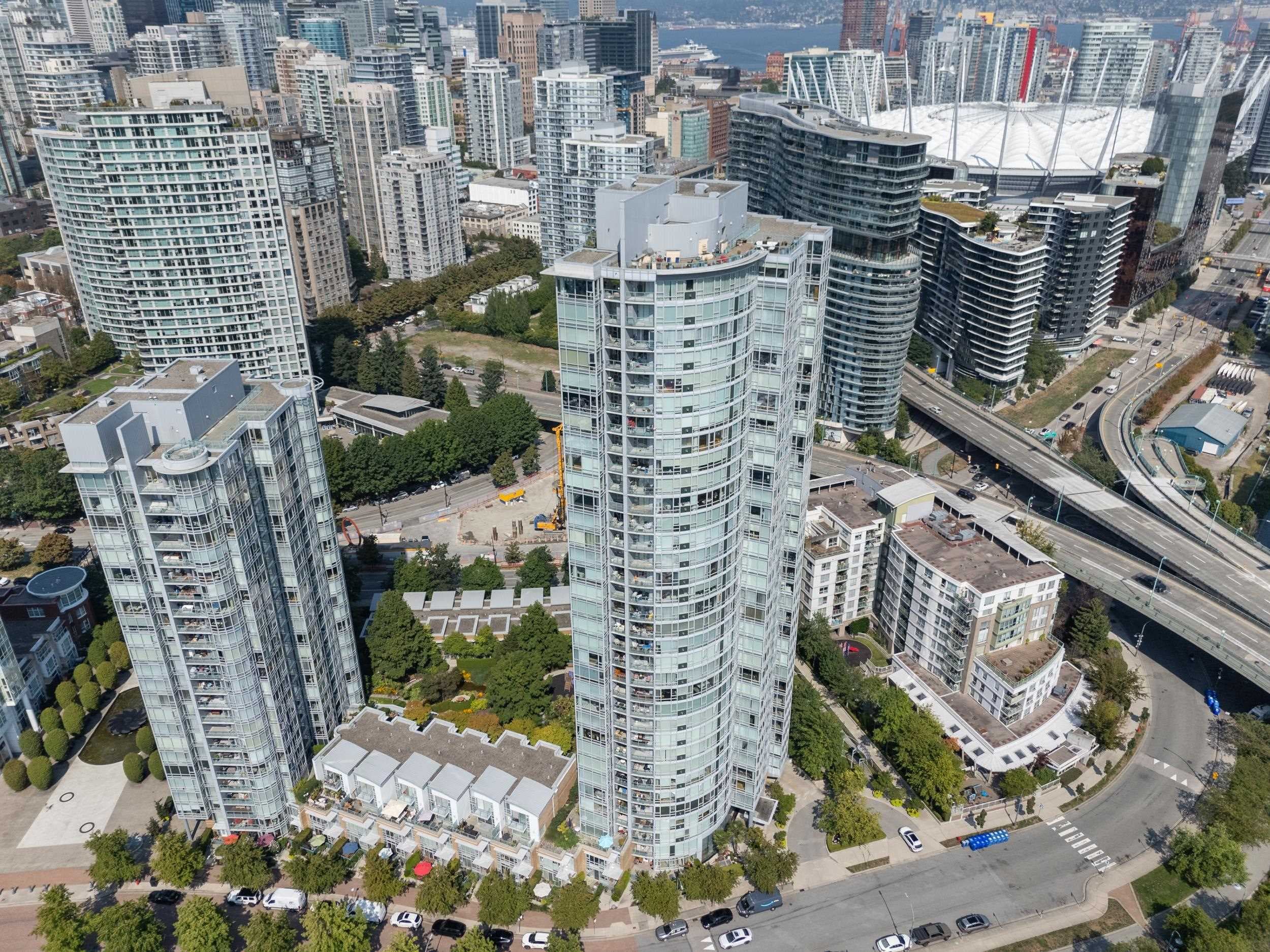 1901 - 1033 Marinaside Crescent, Vancouver, V6Z 3A3 — photo 2