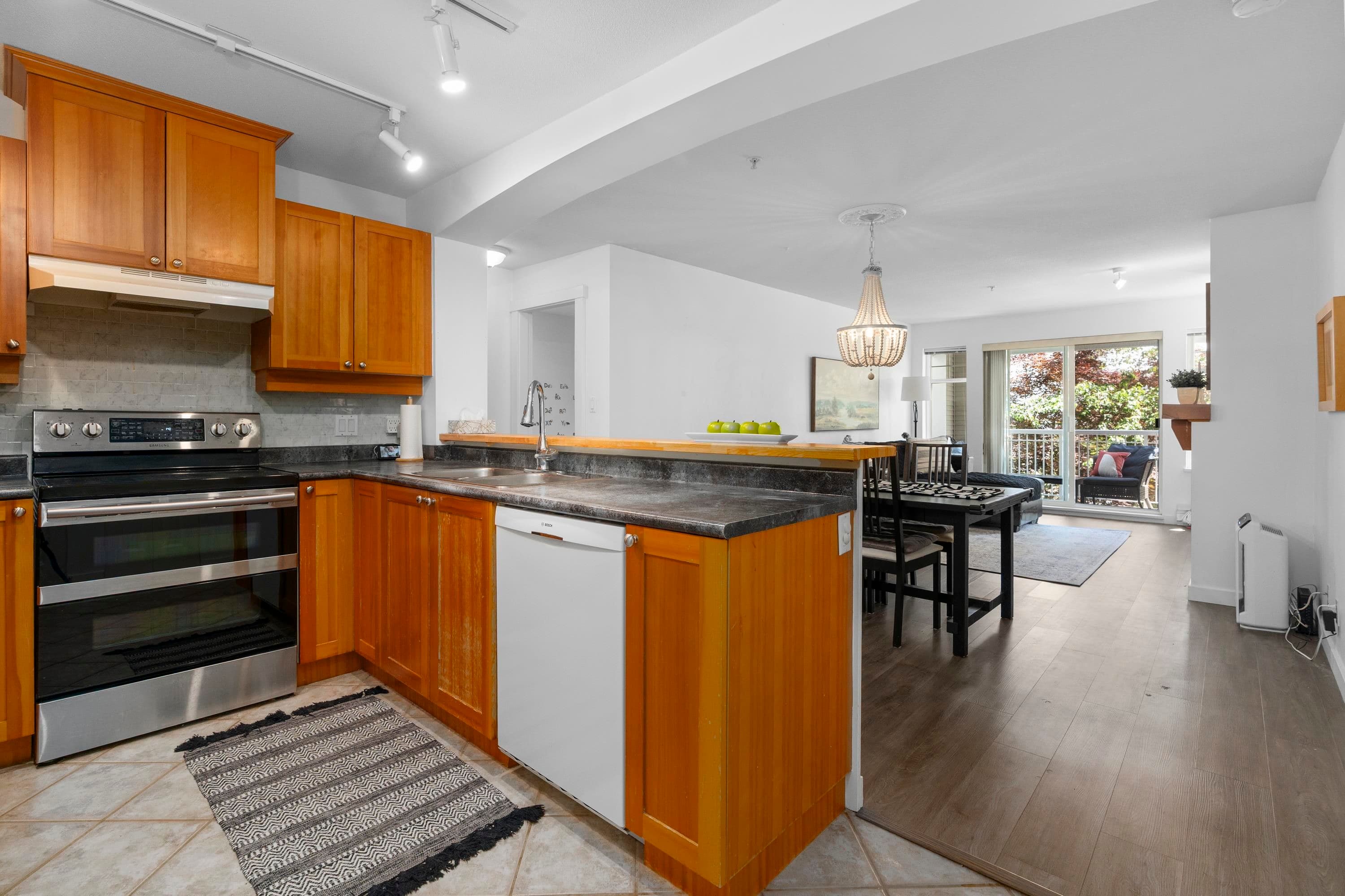 212 - 1432 Parkway Boulevard, Coquitlam, V3E 3L9 — photo 2
