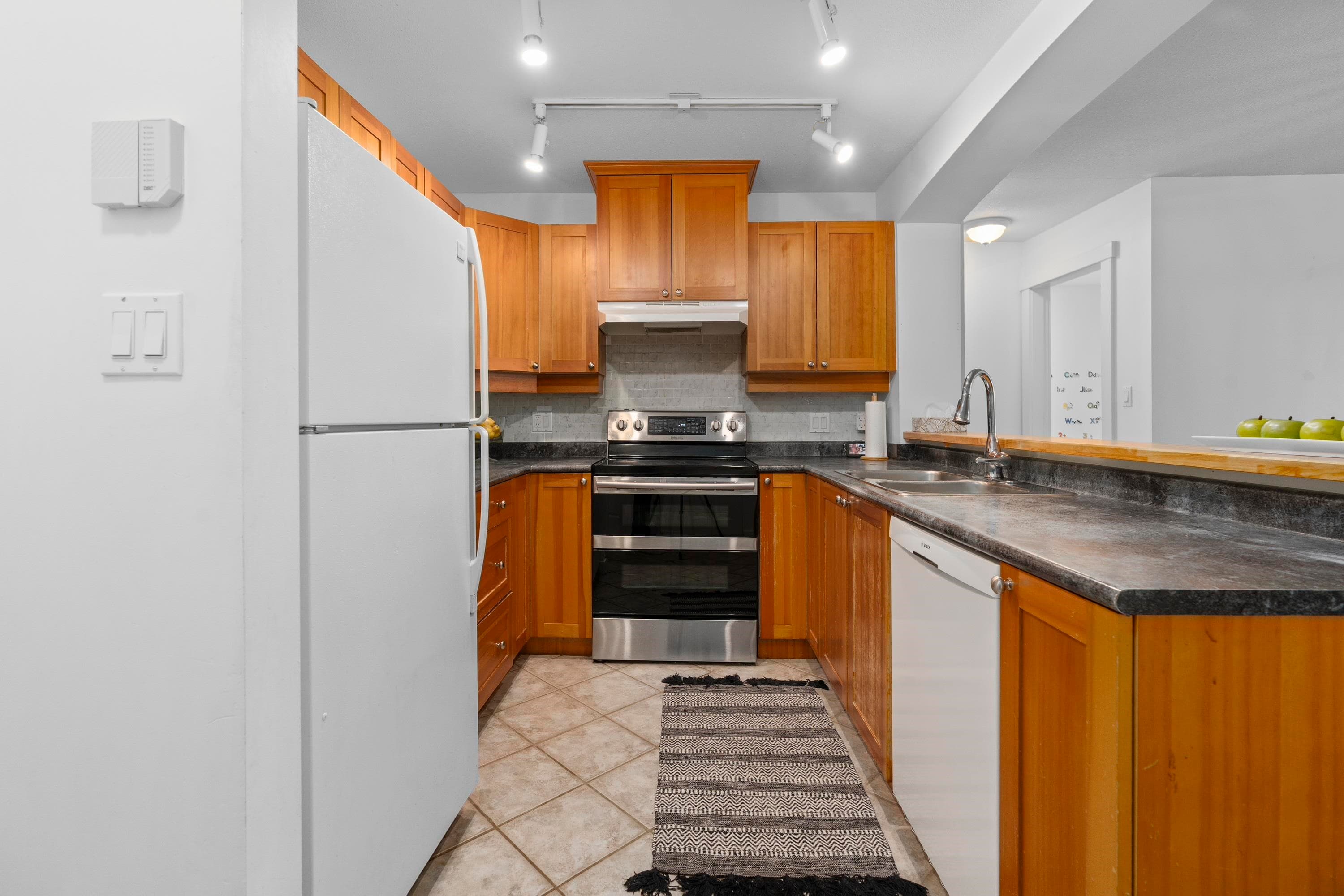 212 - 1432 Parkway Boulevard, Coquitlam, V3E 3L9 — photo 3