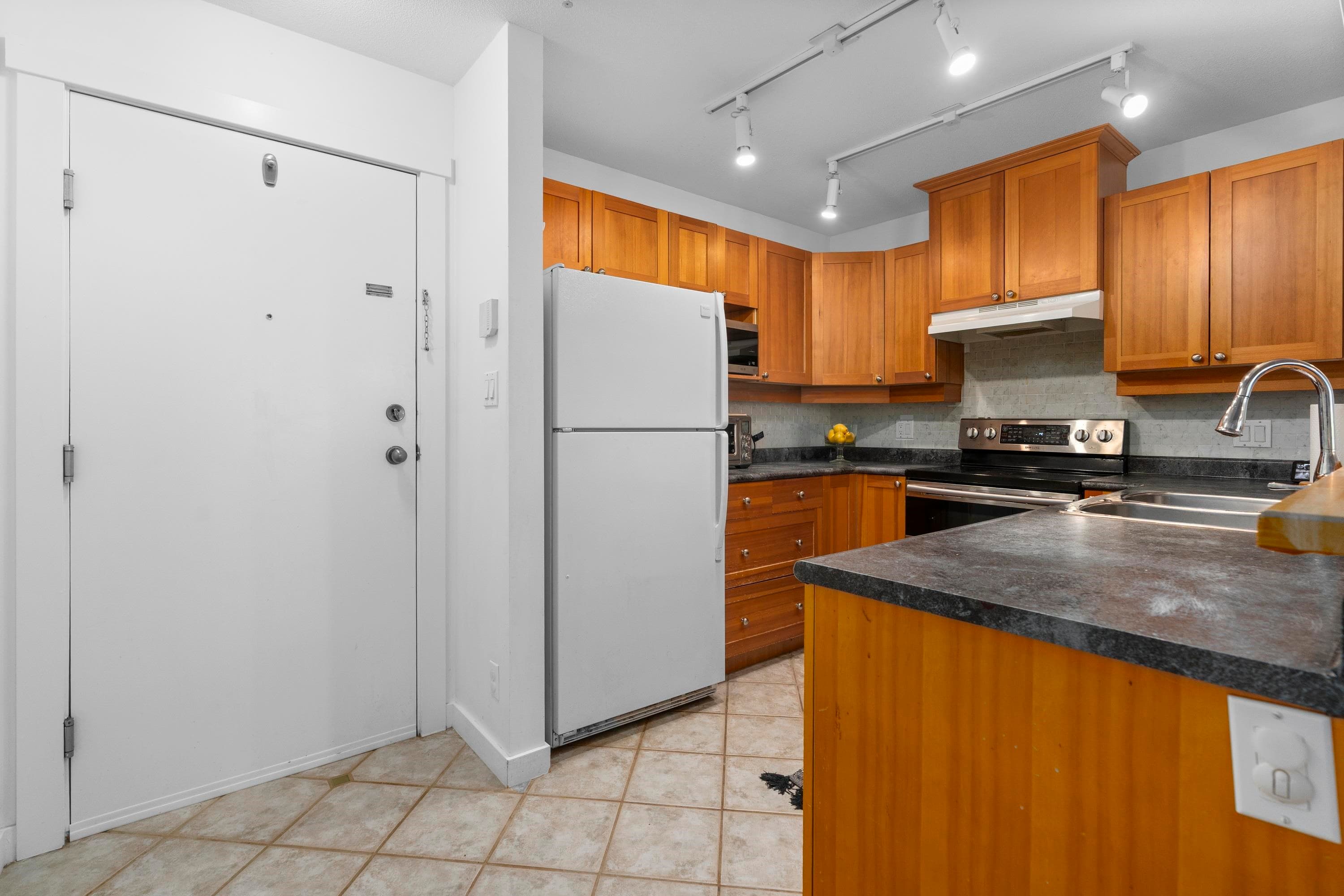 212 - 1432 Parkway Boulevard, Coquitlam, V3E 3L9 — photo 4