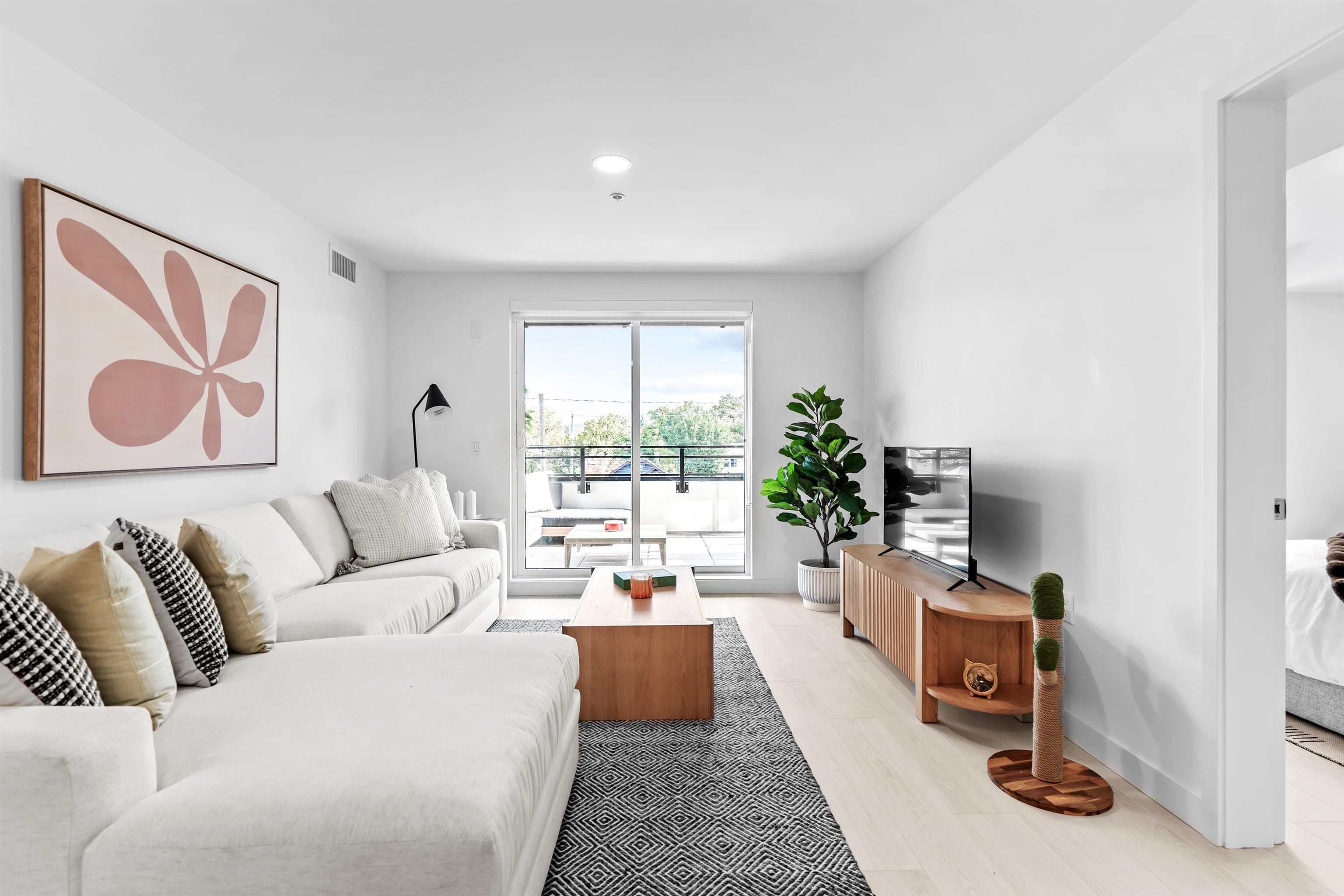 310 - 2419 Grant Street, Vancouver, V5K 3G5 — photo 2