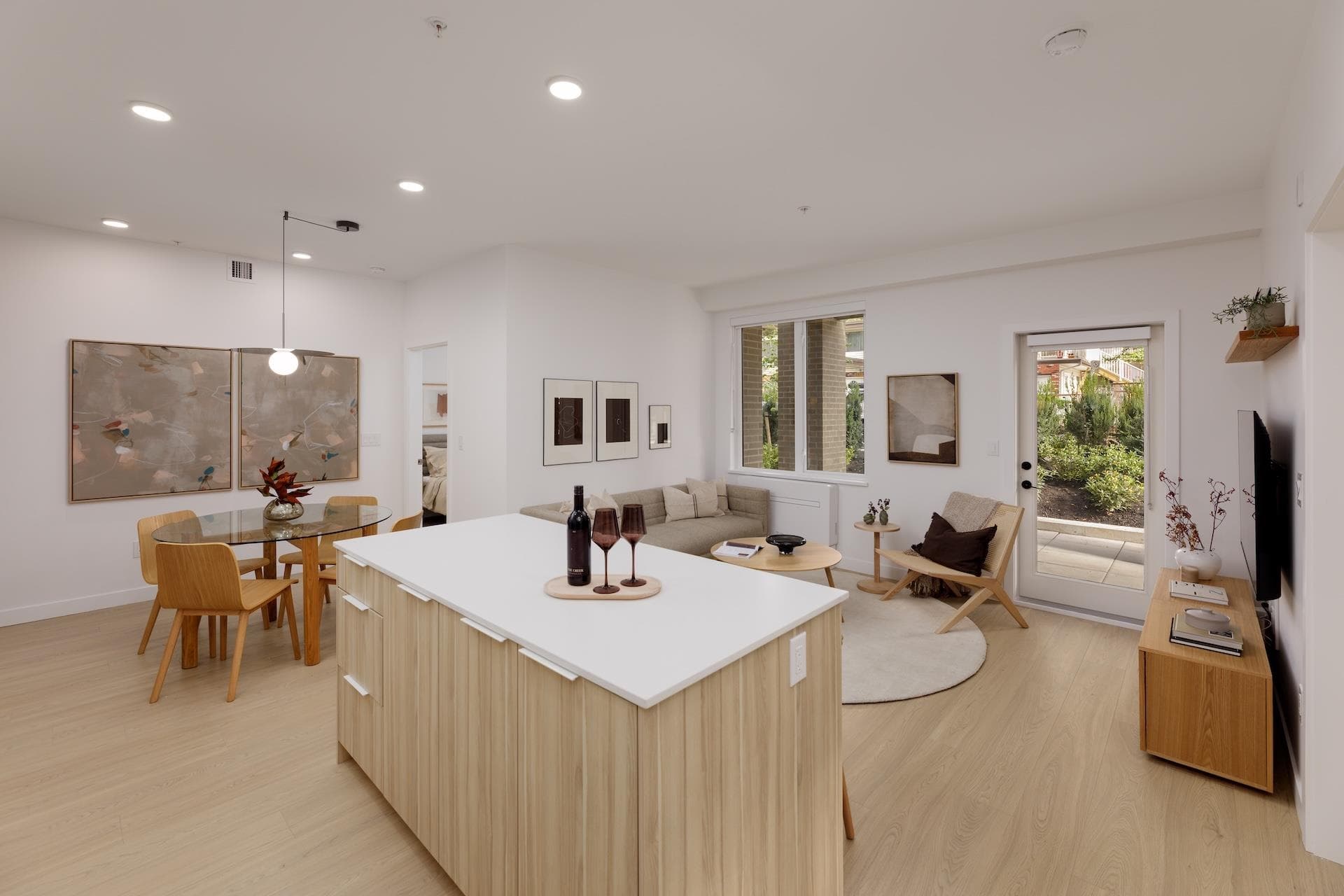 308 - 2450 Garden Drive, Vancouver, V5N 1W8 — photo 1