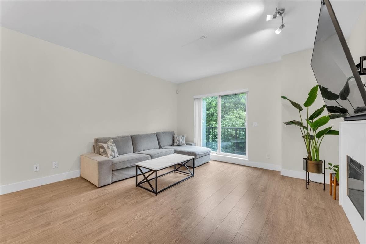 206 - 3888 Norfolk Street, Burnaby, V5G 1E5 — photo 2