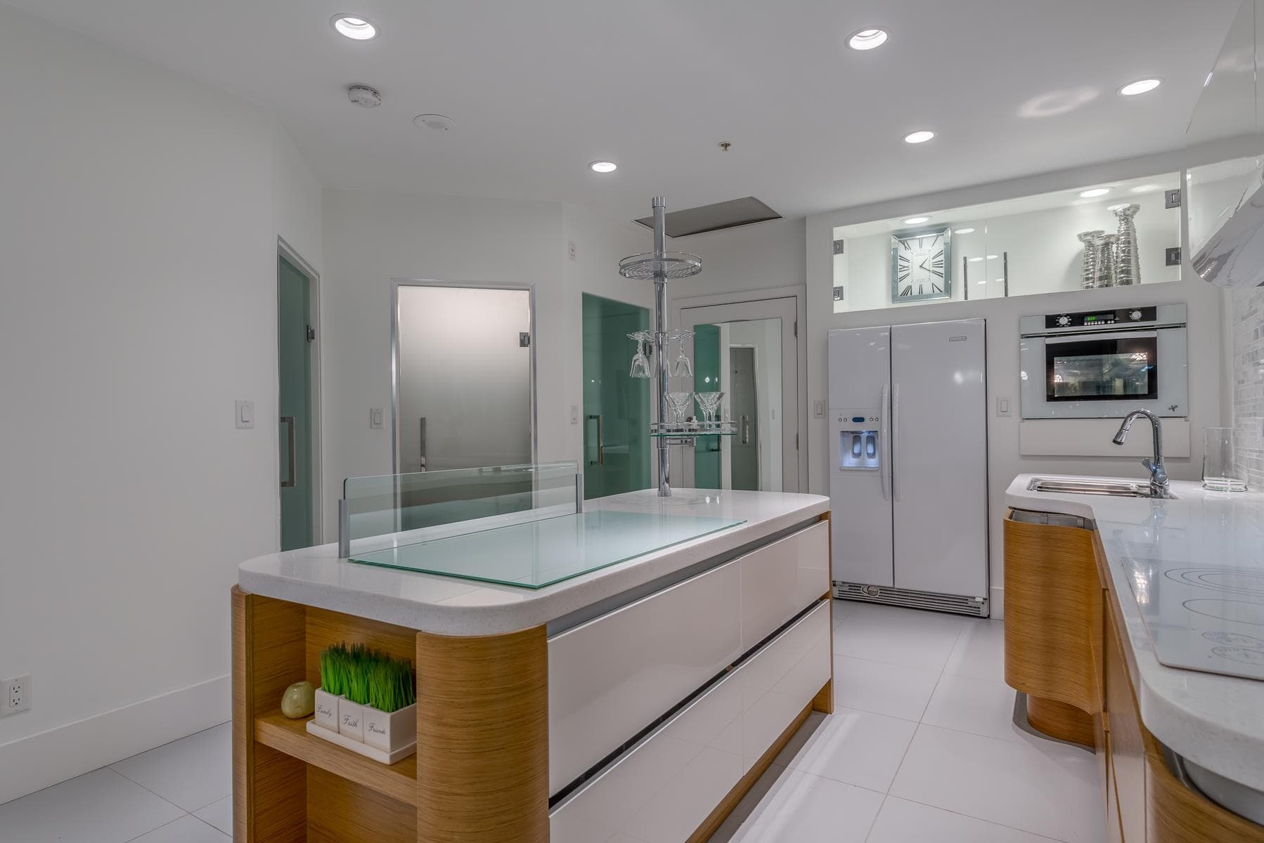 203 - 1177 Hornby Street, Vancouver, V6Z 2E9 — photo 2