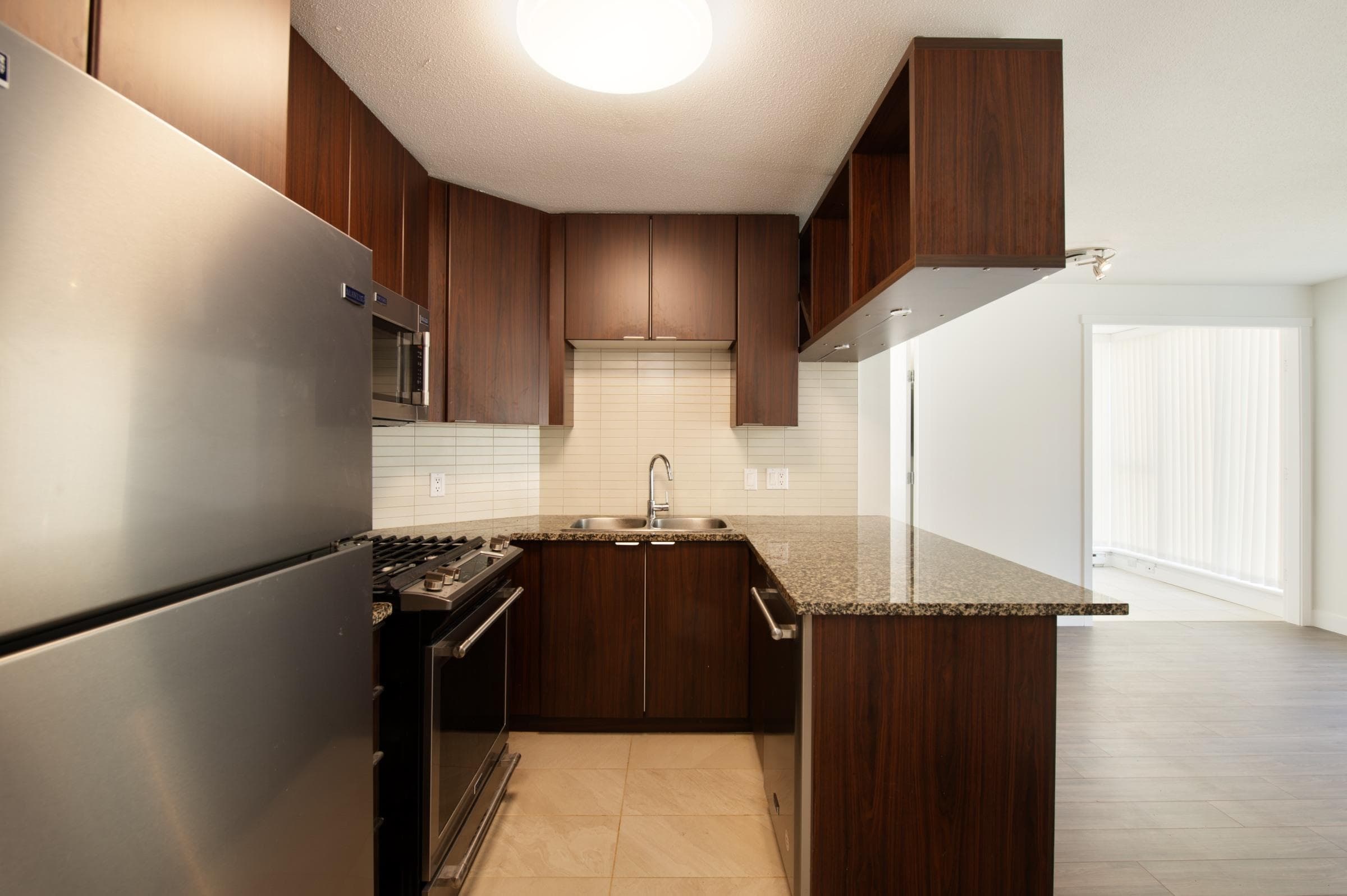 802 - 1010 Richards Street, Vancouver, V6B 1G2 — photo 3