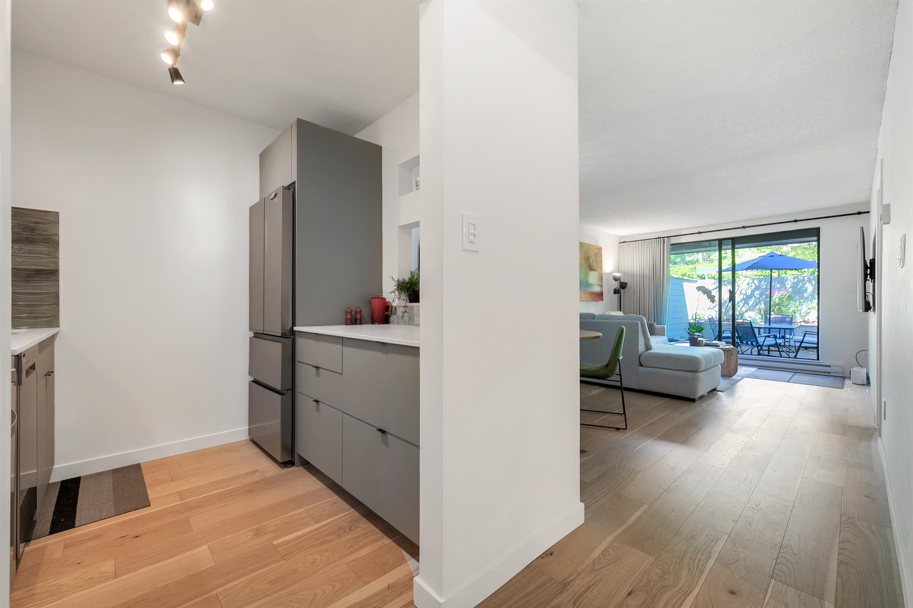 208 - 2119 Bellevue Avenue, West Vancouver, V7V 1C2 — photo 4