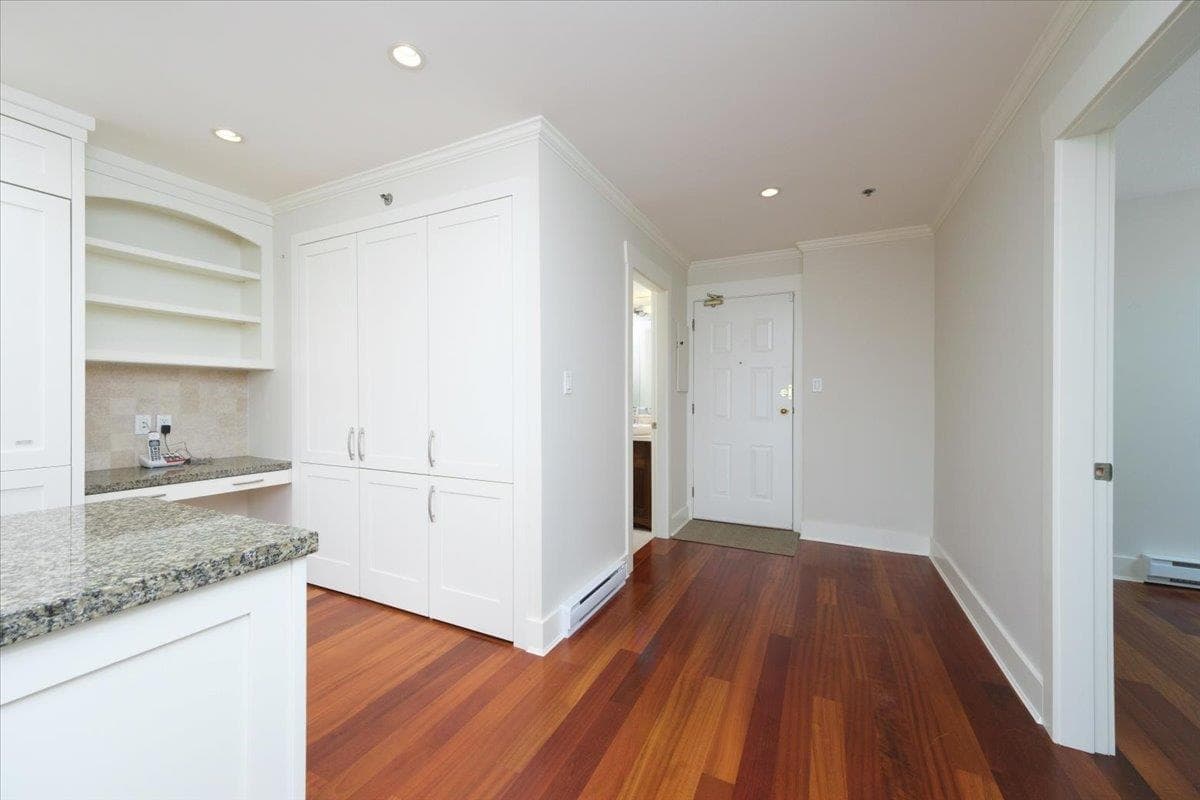 302 - 2455 Bellevue Avenue, West Vancouver, V7V 1E1 — photo 3