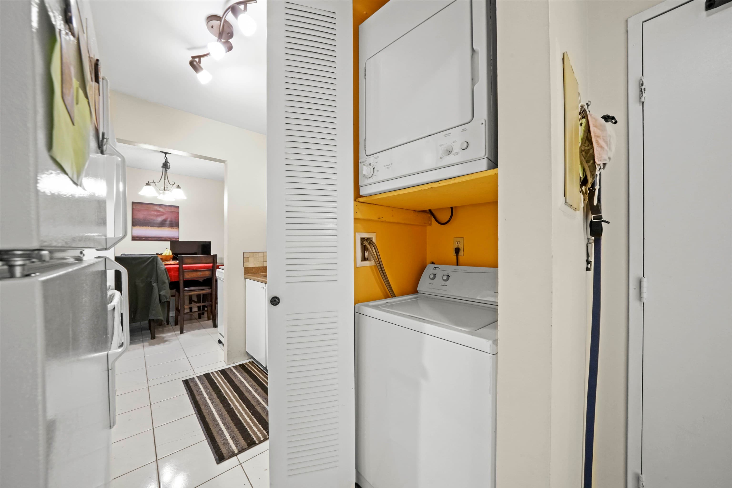 203 - 9584 Manchester Drive, Burnaby, V3N 4R1 — photo 4
