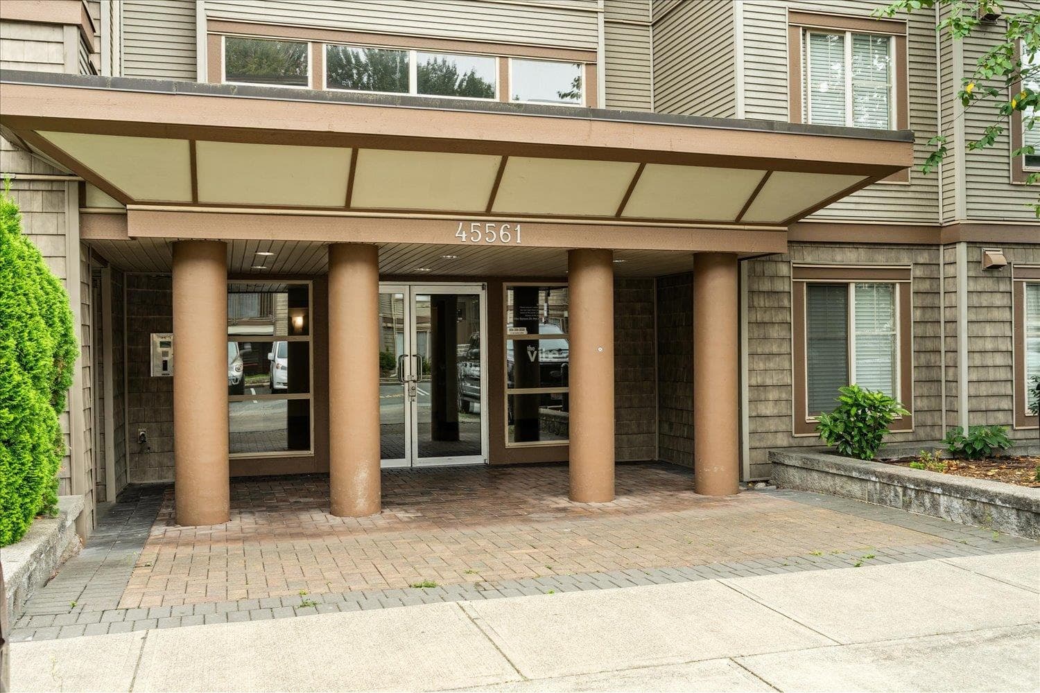 302 - 45561 Yale Road, Chilliwack, V2P 0A8 — photo 2
