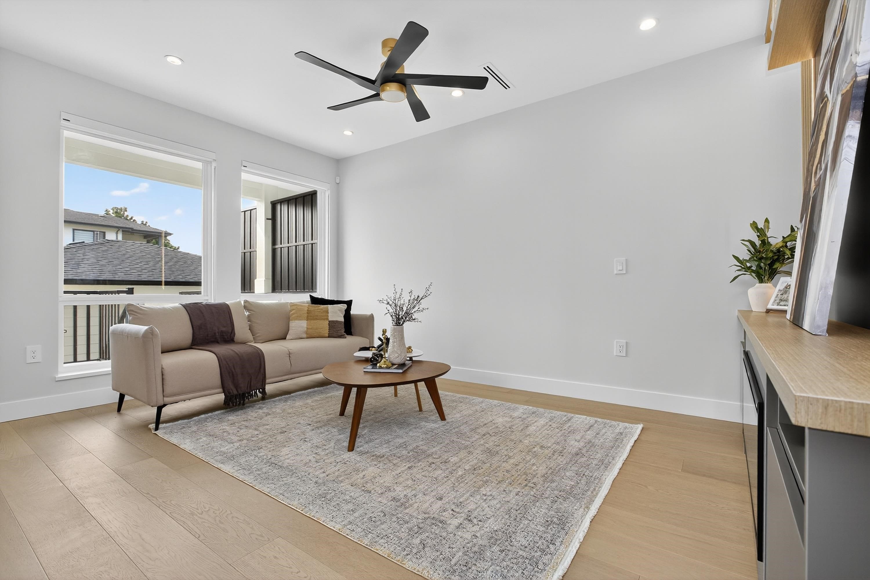 6928 Carnegie Street, Burnaby, V5B 1Y5 — photo 4