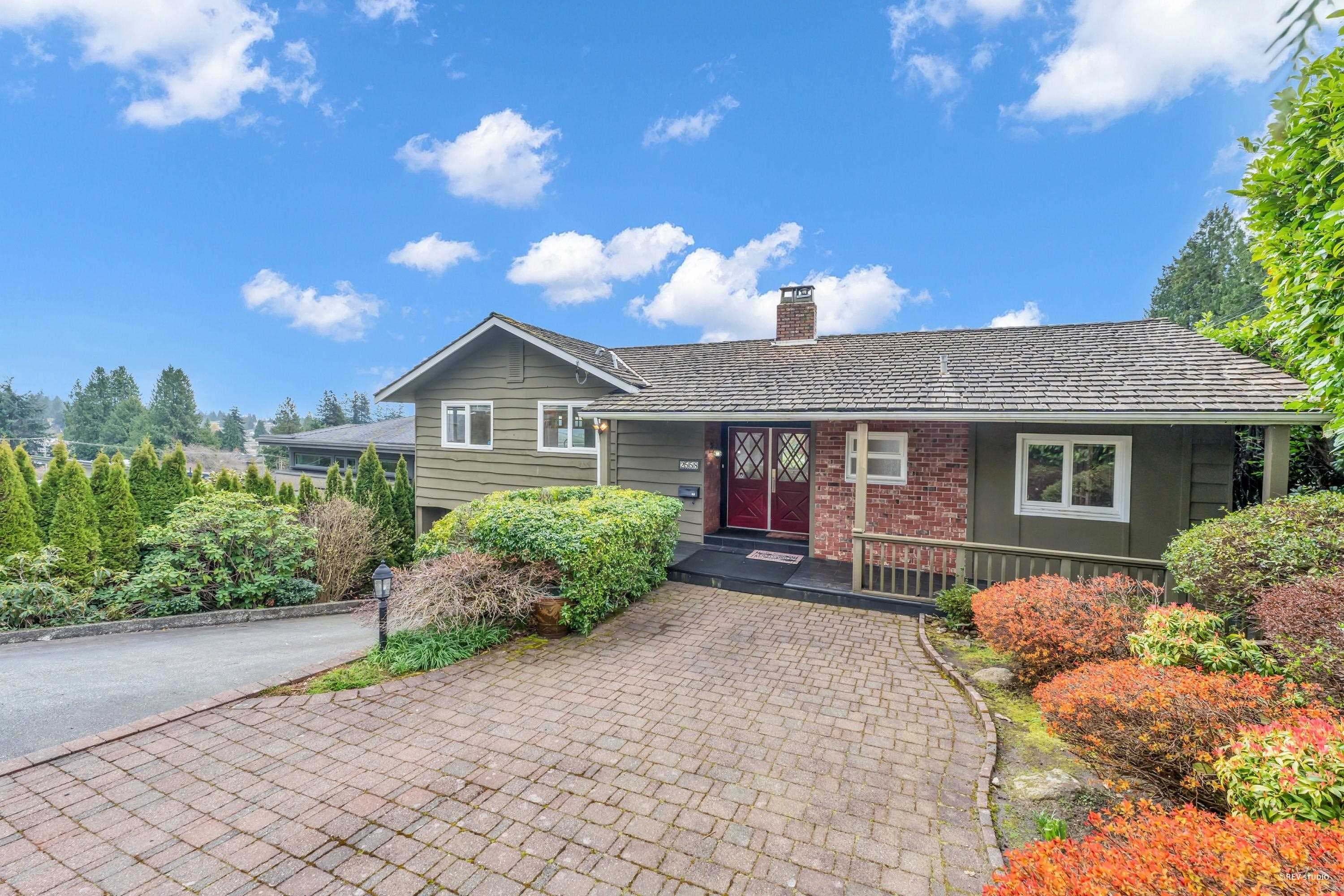 2558 Mathers Avenue, West Vancouver, V7V 2J1 — photo 2
