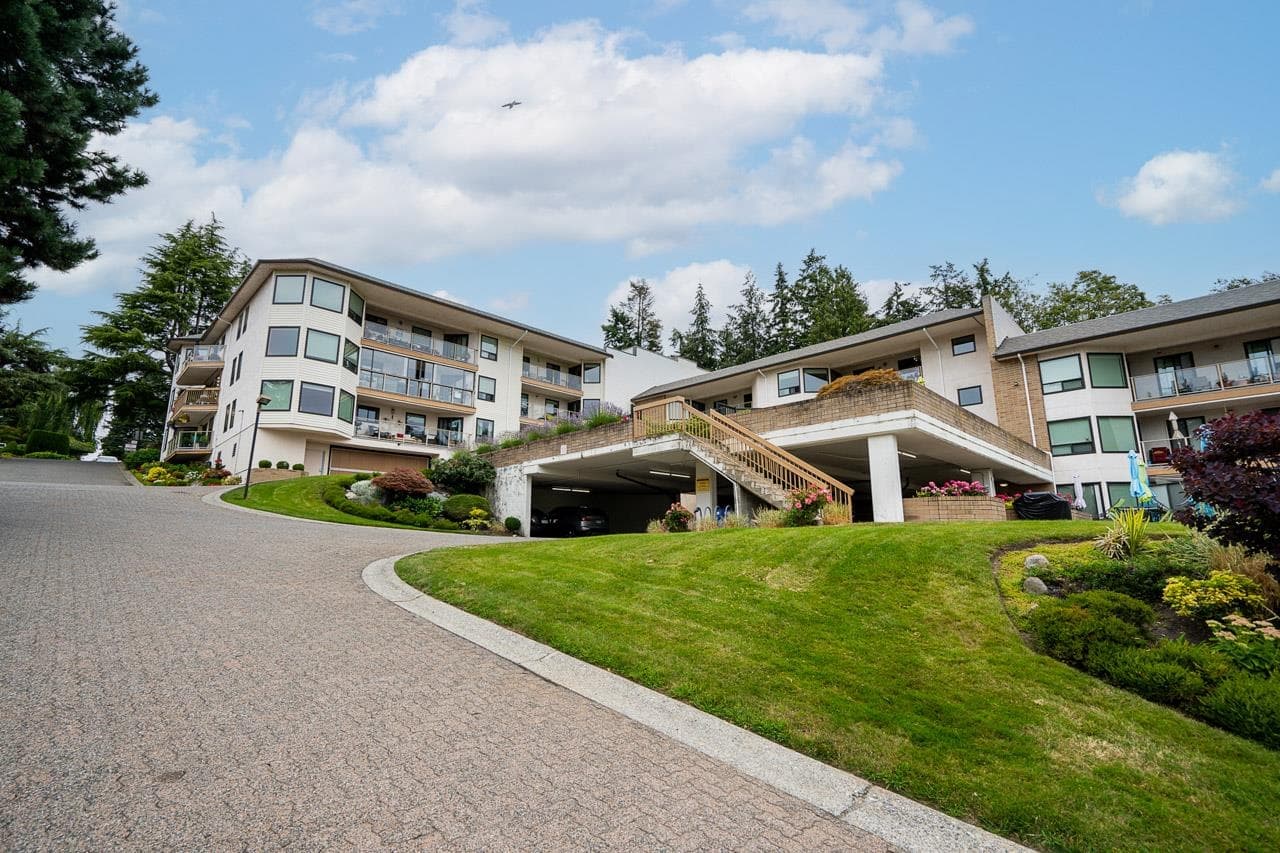 519 - 1350 Vidal Street, White Rock, V4B 5G6 — photo 2