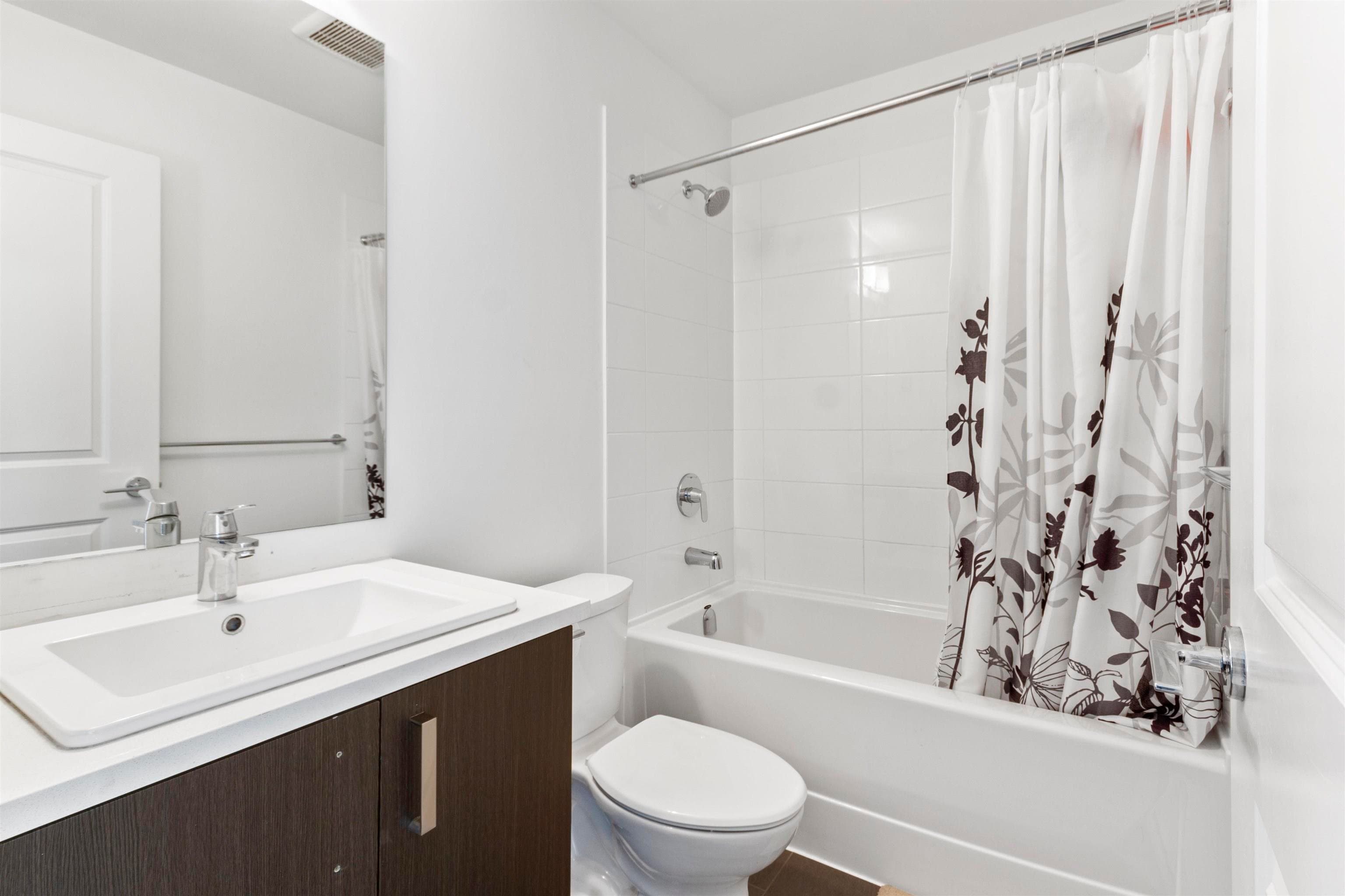 306 - 13623 81a Avenue, Surrey, V3W 3N7 — photo 5