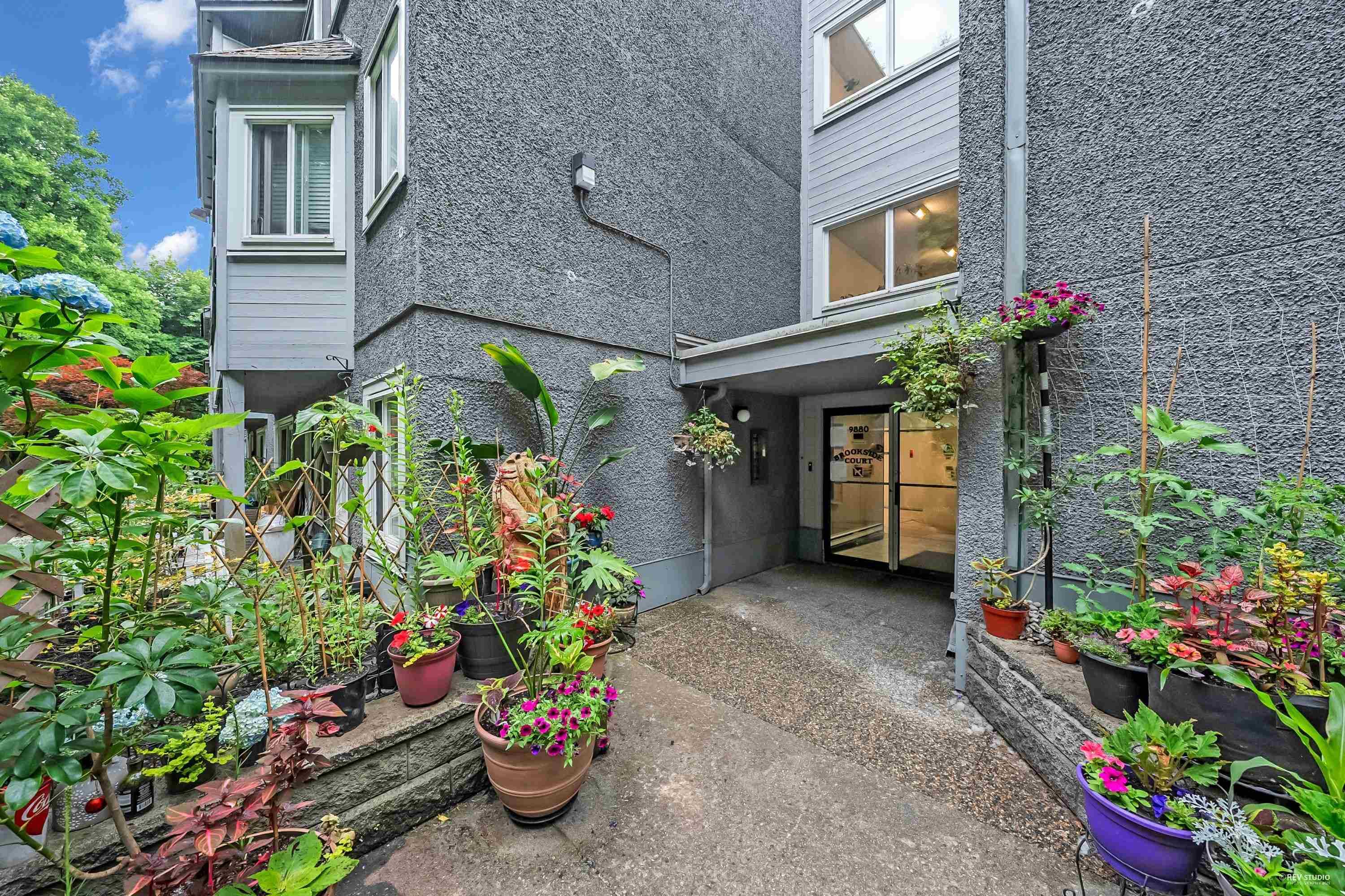 303 - 9880 Manchester Drive, Burnaby, V3N 4R3 — photo 2