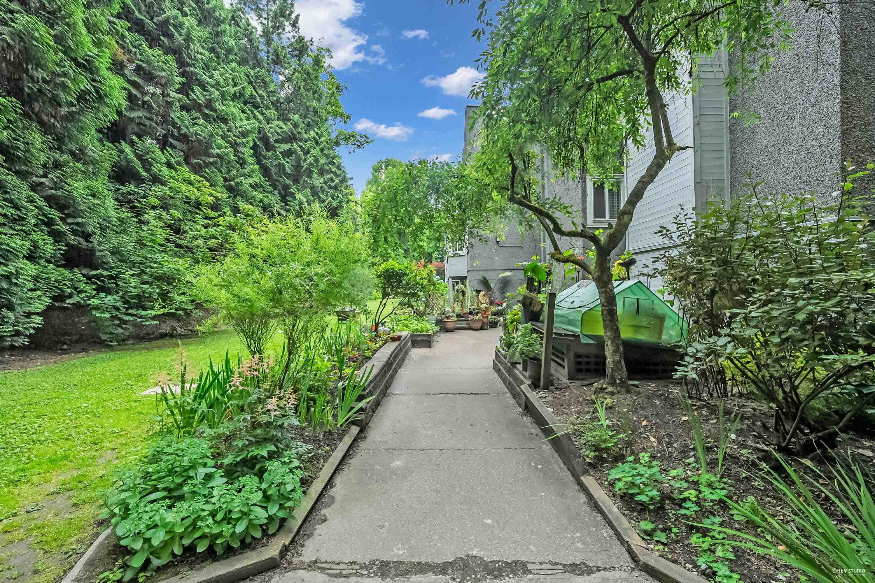 303 - 9880 Manchester Drive, Burnaby, V3N 4R3 — photo 3