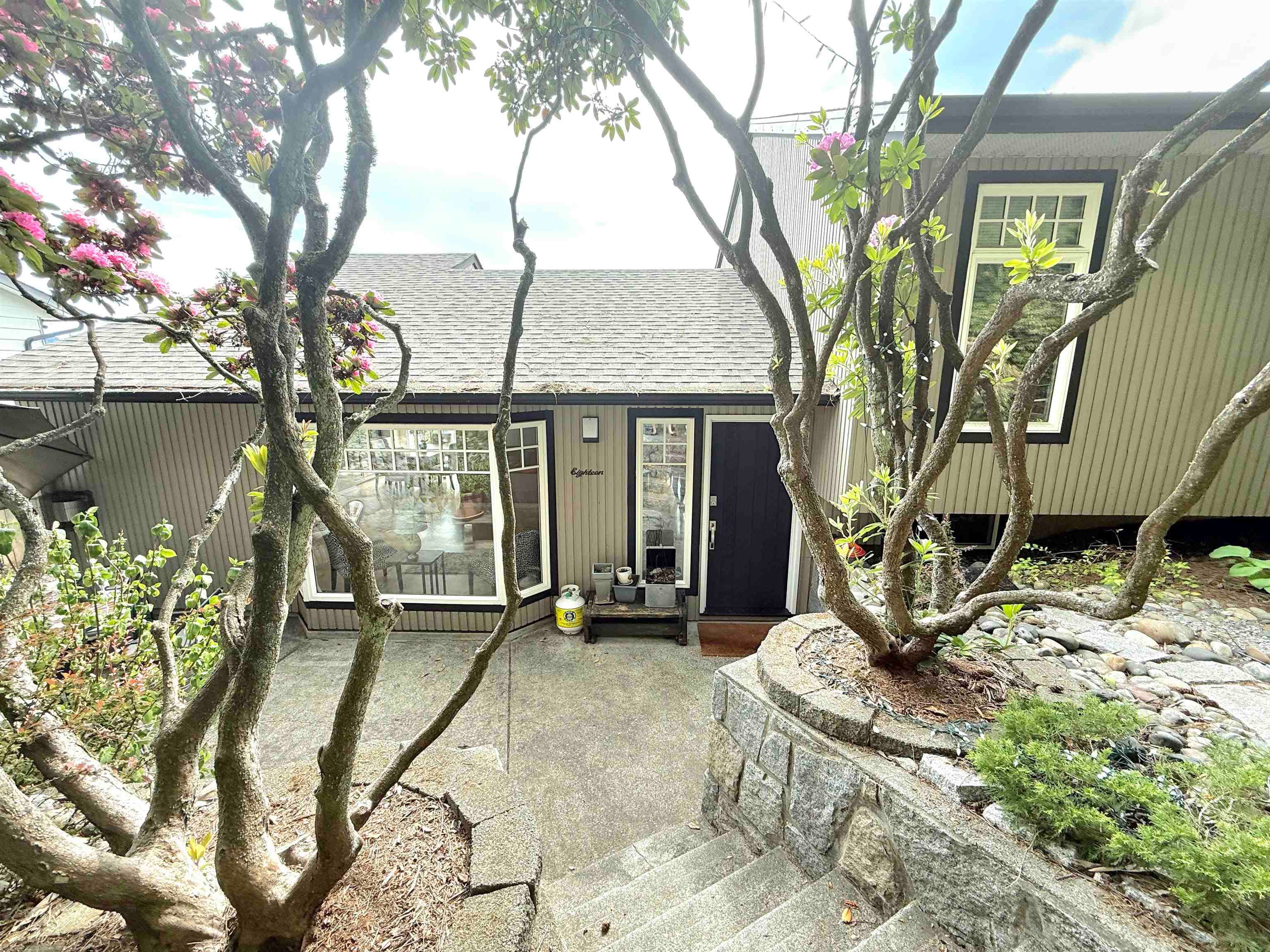 18 Axford Bay, Port Moody, V3H 3R2 — photo 2