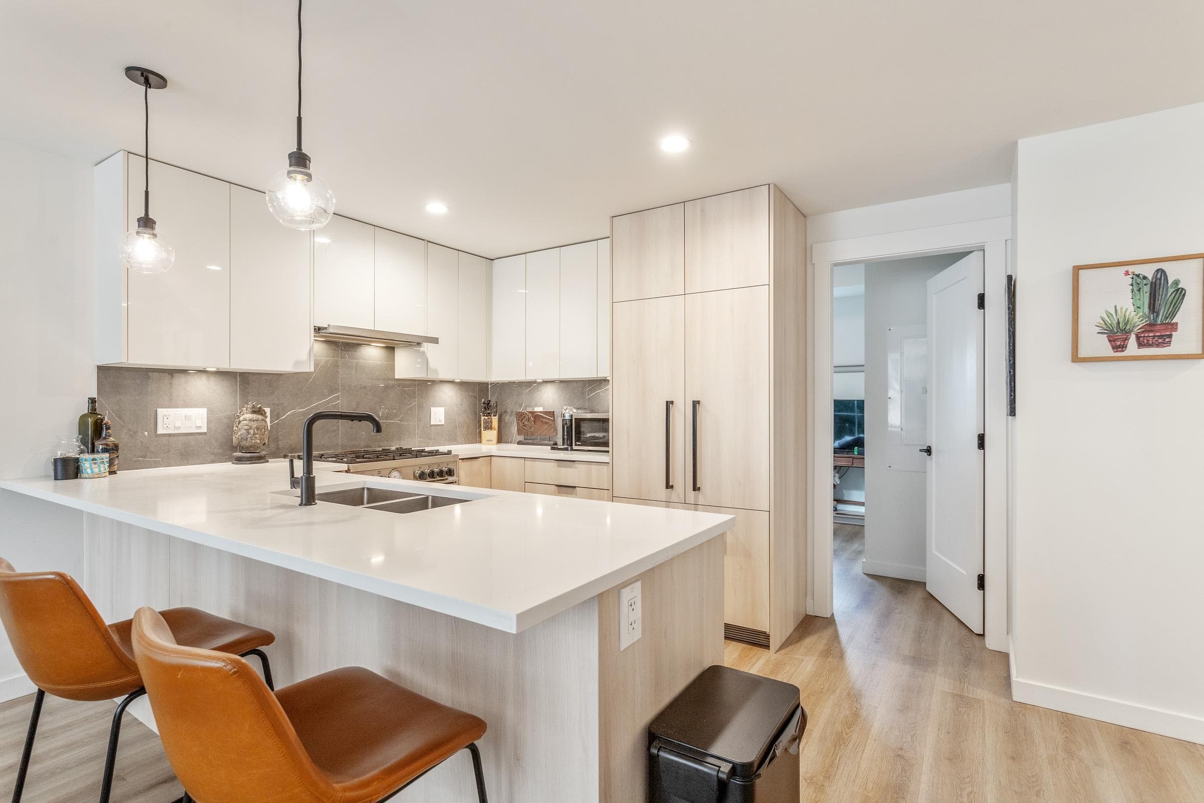 6 - 237 Ridgeway Avenue, North Vancouver, V7L 0H6 — photo 1